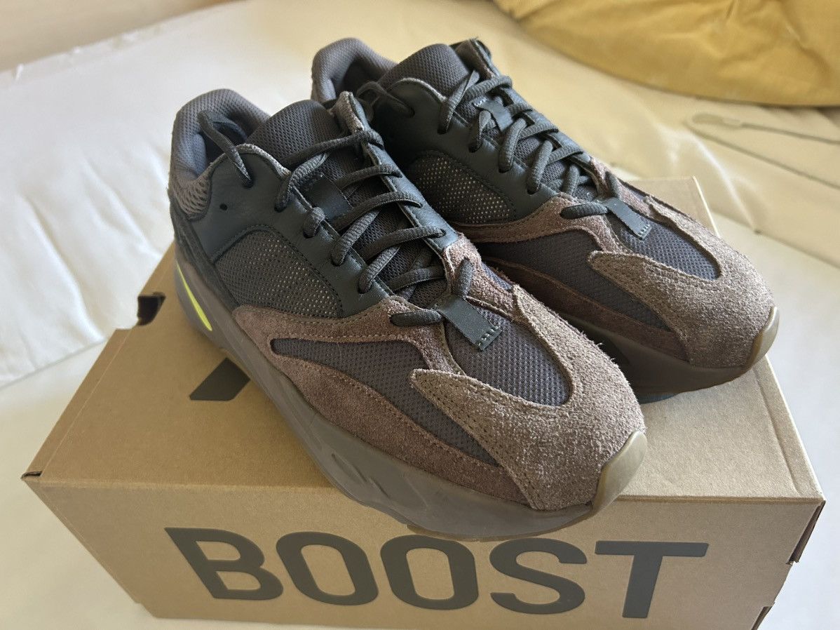 Adidas × Kanye West Adidas Yeezy Boost 700 Mauve Size US 8.5 / EU 41-42 - 2 Thumbnail