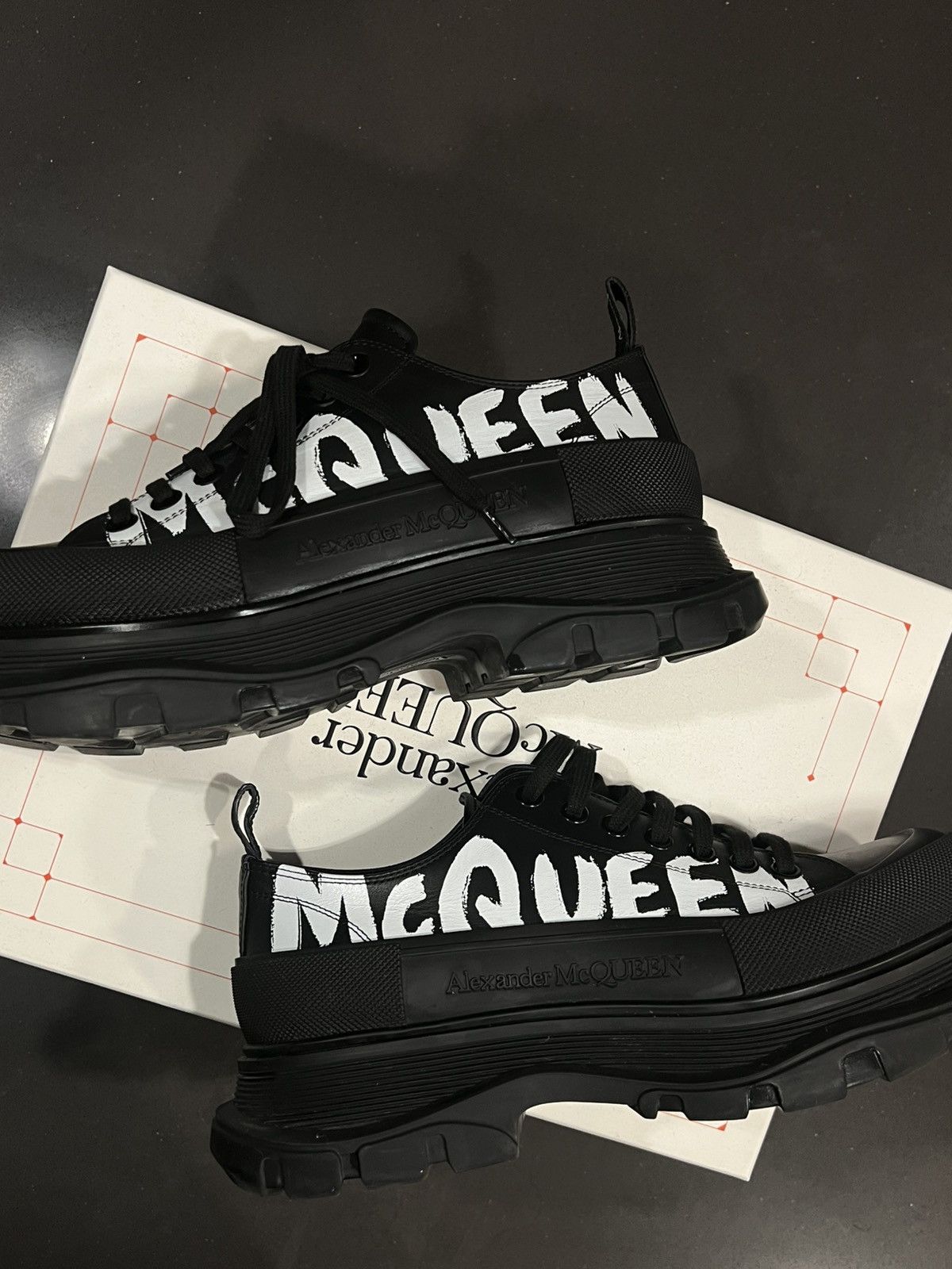 Alexander McQueen Alexander McQueen Logo Printed Low-Top Size US 11 / EU 44 - 1 Thumbnail