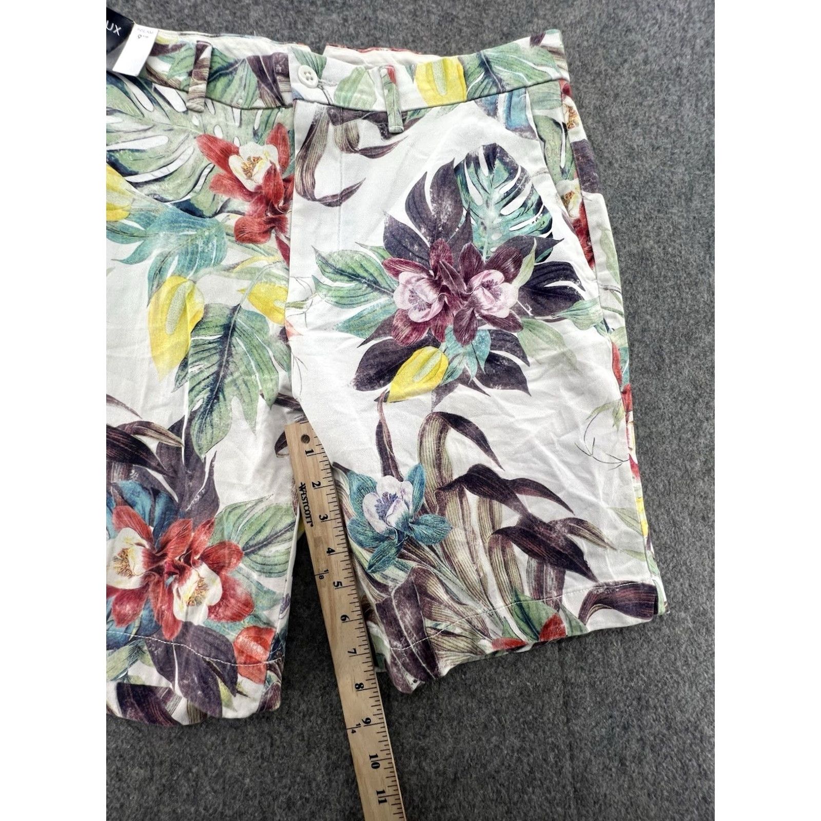Cremieux Cremieux Men's Hawaiian Floral Palm Shorts NWT Size 35 Multicolor Chino Casual Summer 35 in Regular Waist Mens Short Pants Pockets Front Flat Front Size US 35 - 2 Thumbnail