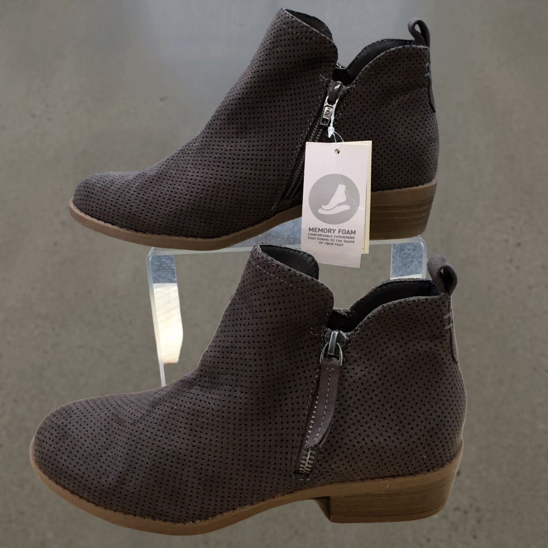 Vintage Universal Thread Boots Womens Dylan Perf Side Zip Heels Ankle Bootie Brown Size US 6 / IT 36 - 1 Thumbnail