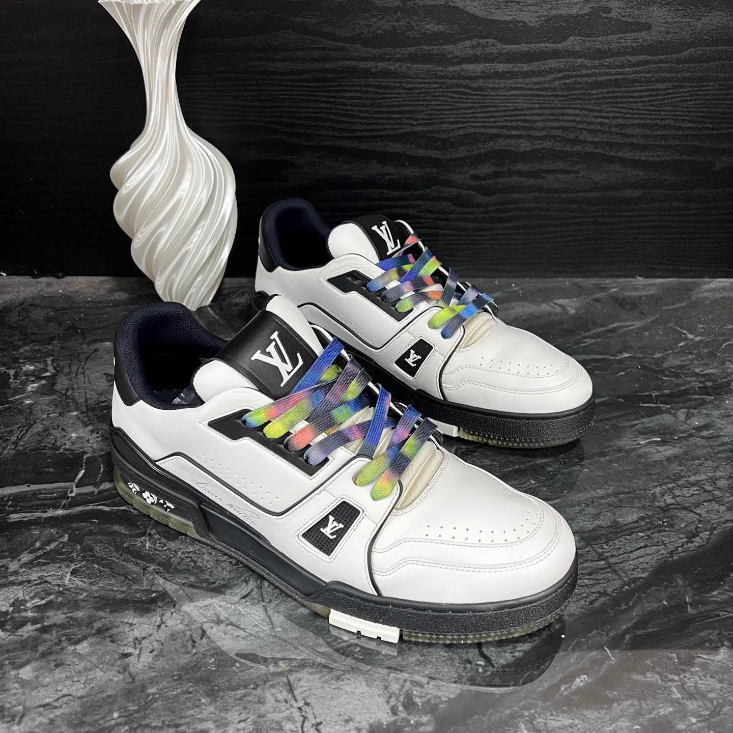 Louis Vuitton Lv Trainer 41 panda 98 new 2988 Size US 8 / EU 41 - 3 Thumbnail