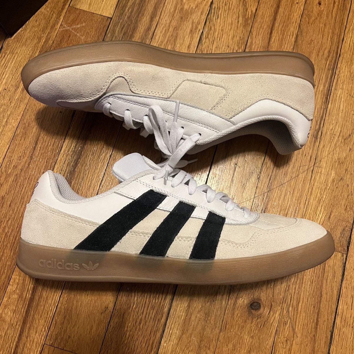 Adidas Aloha Super Cloud White Core Black Gum Size US 10.5 / EU 43-44 - 2 Thumbnail