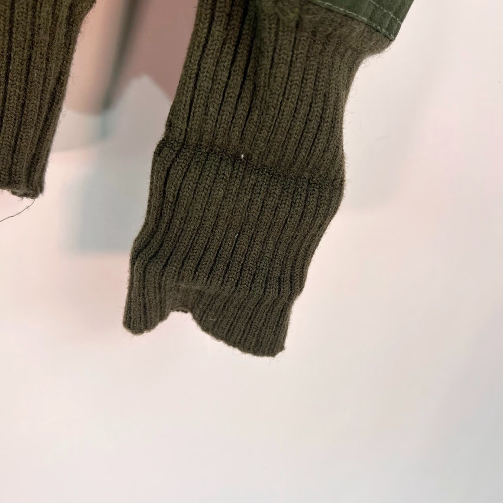 Vintage VINTAGE DSCP Sweater Military Green Wool Elbow Patches 90s Adults Medium Green Mens Sweater Size US M / EU 48-50 / 2 - 3 Thumbnail