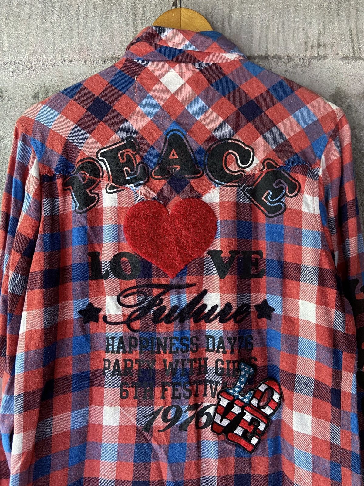 Japanese Brand PEACE LOVE FUTURE HAPPINES DAY BUTTON DOWN SHIRT Size US M / EU 48-50 / 2 - 17 Thumbnail