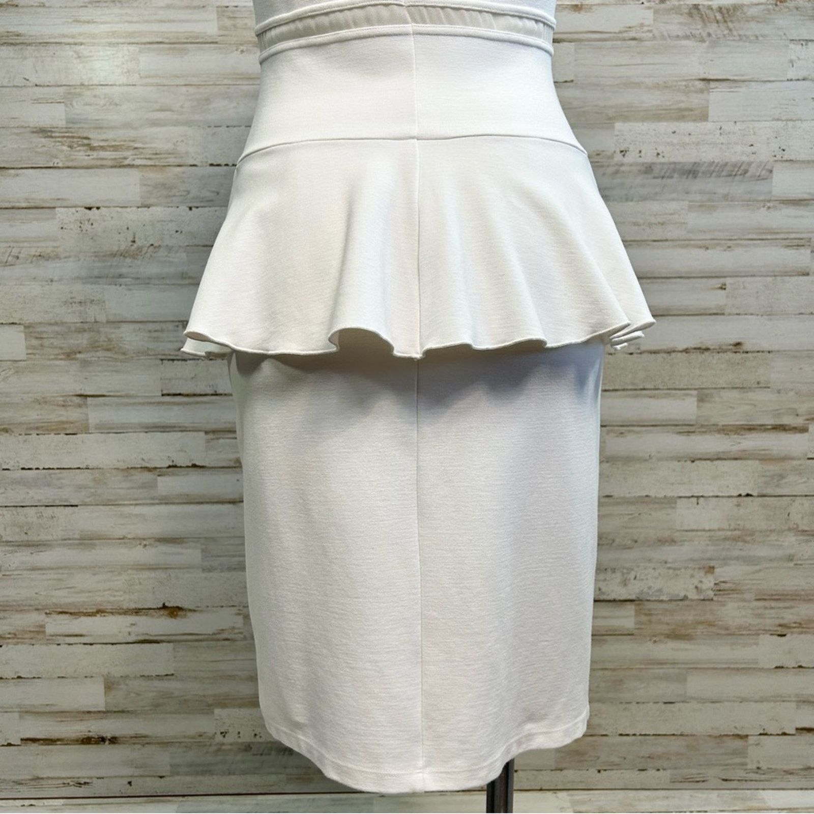 Victoria's Secret Victorias Secret Bodycon Peplum Dress Size 6 Cream Stretch Size M / US 6-8 / IT 42-44 - 10 Thumbnail