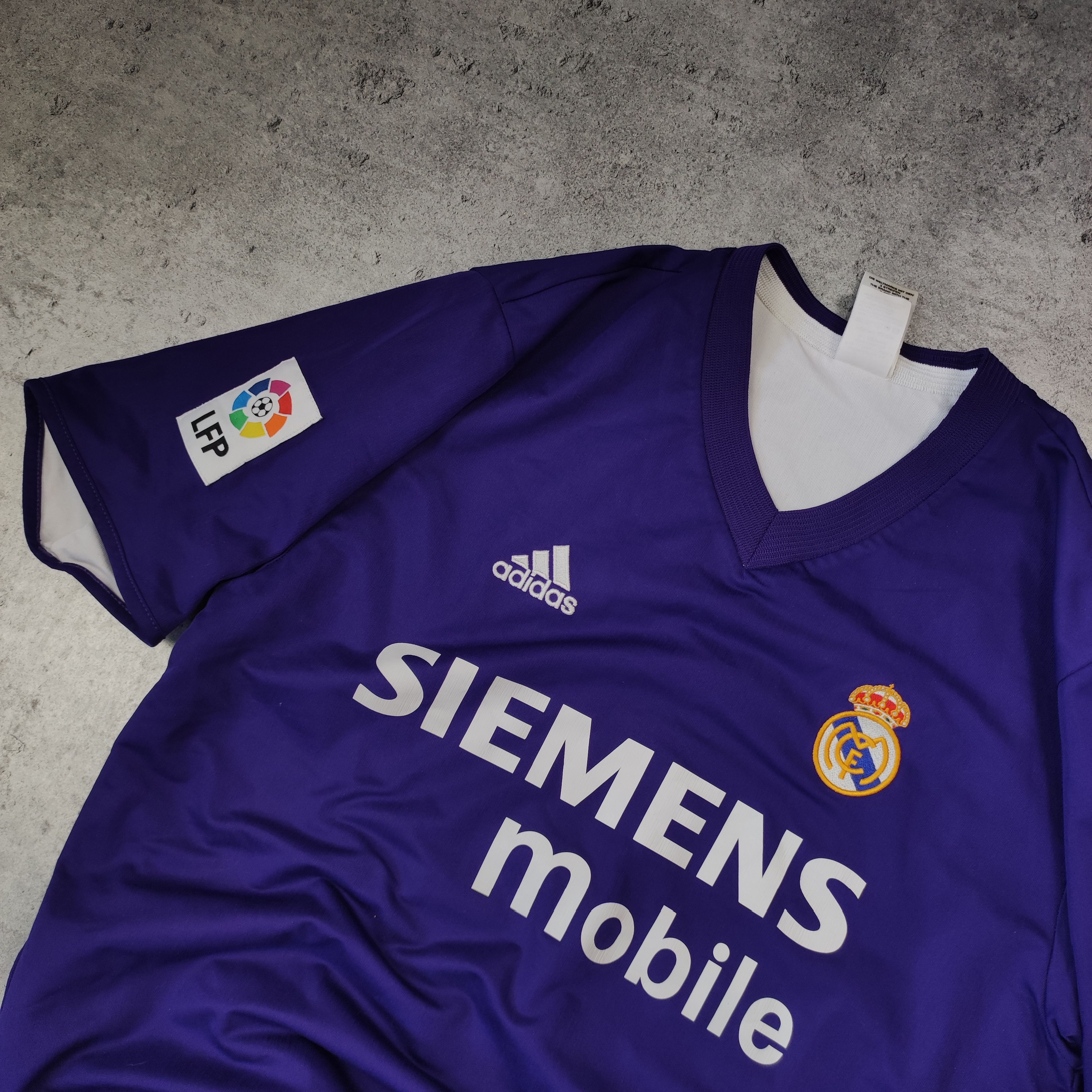 Vintage RARE Real Madrid Vintage 2002 Doublesided Third Jersey Size US M / EU 48-50 / 2 - 6 Thumbnail