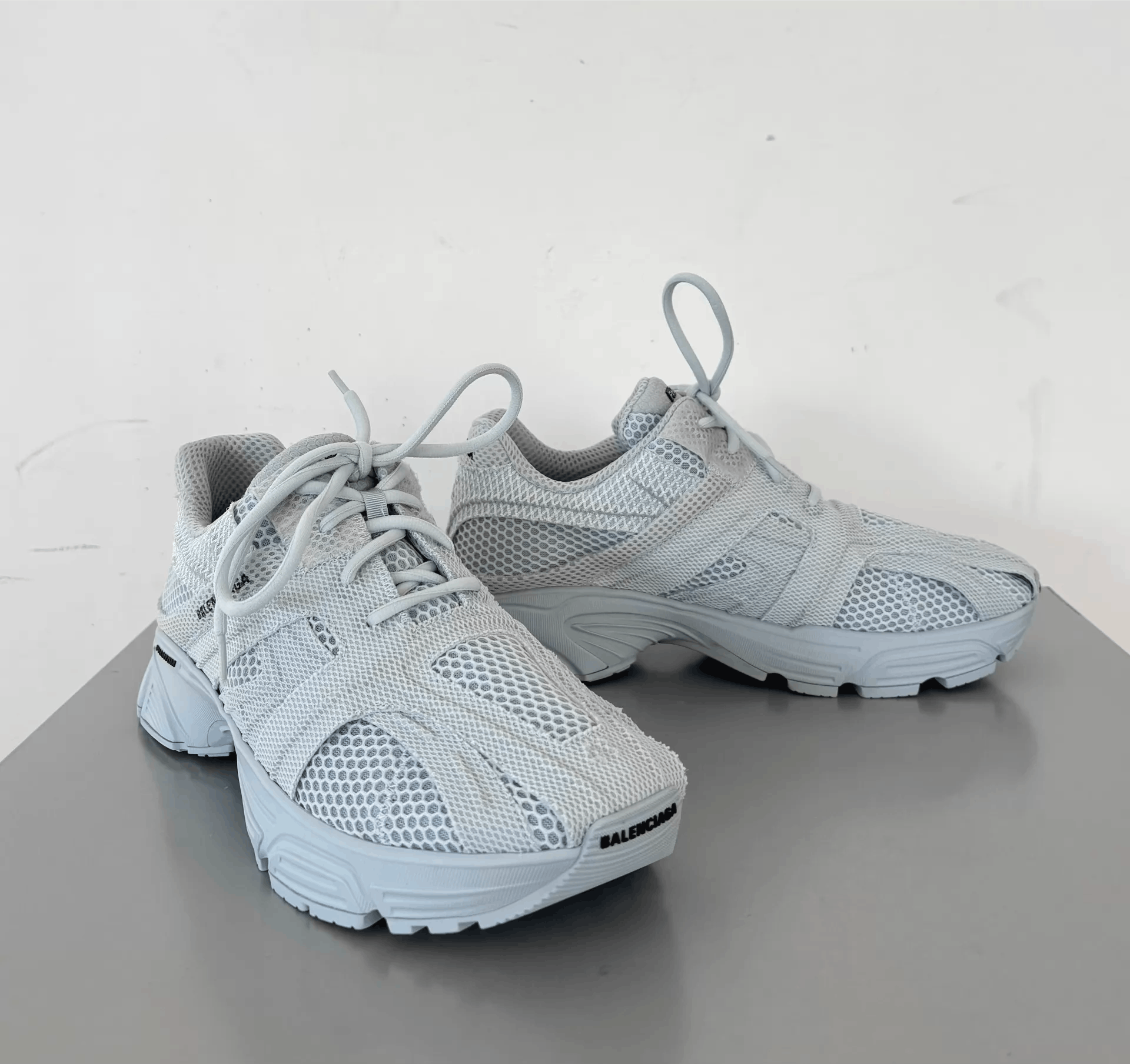 Balenciaga Balenciaga Light Blue Phantom Sneakers Ｑ21 Size US 8 / EU 41 - 1 Thumbnail
