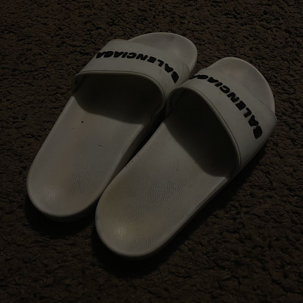 Balenciaga BALENCIAGA White Pool Slides Size US 6 / EU 39 - 2 Thumbnail