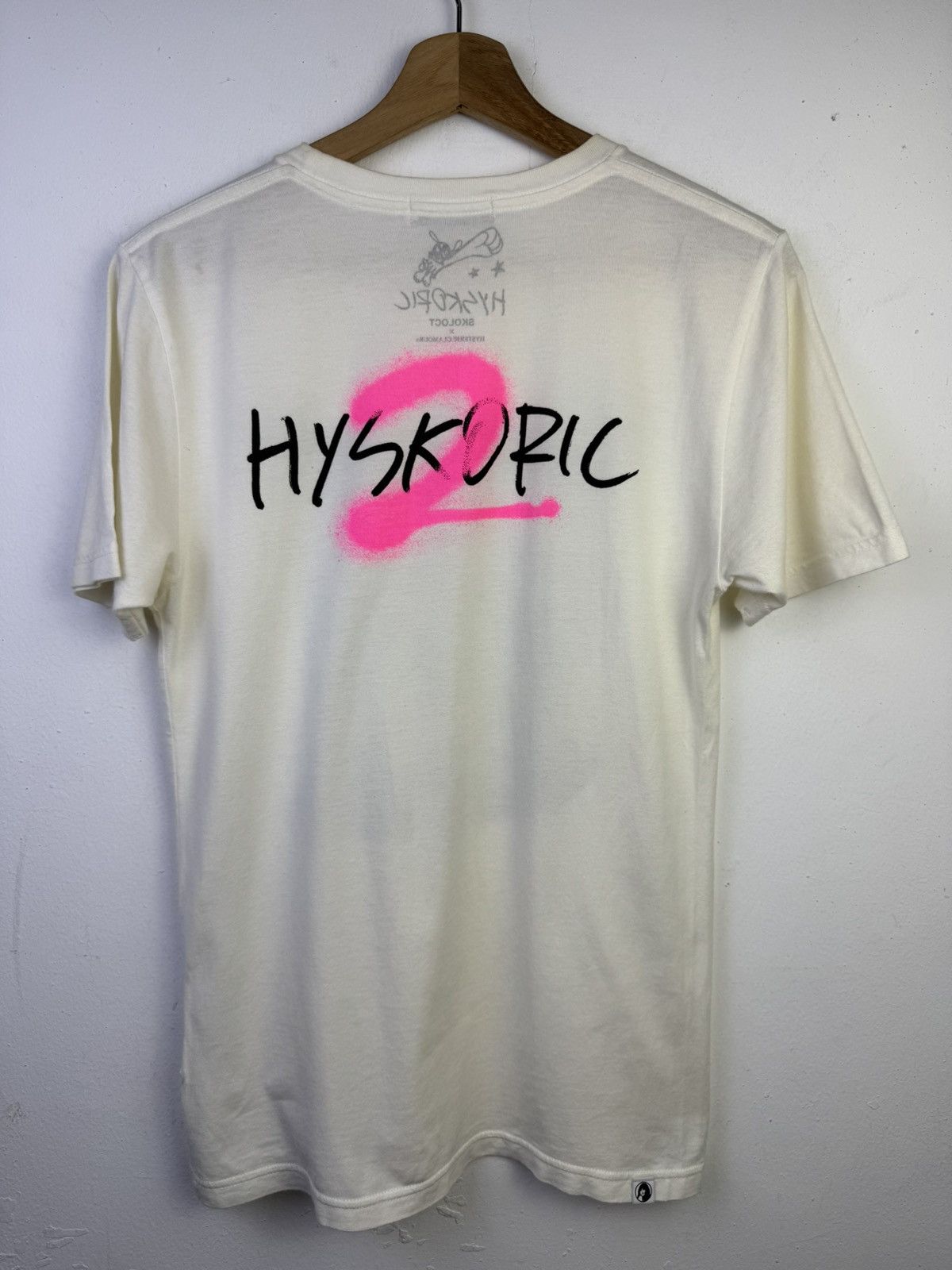 Hysteric Glamour x Skoloct white graphic T-shirt
