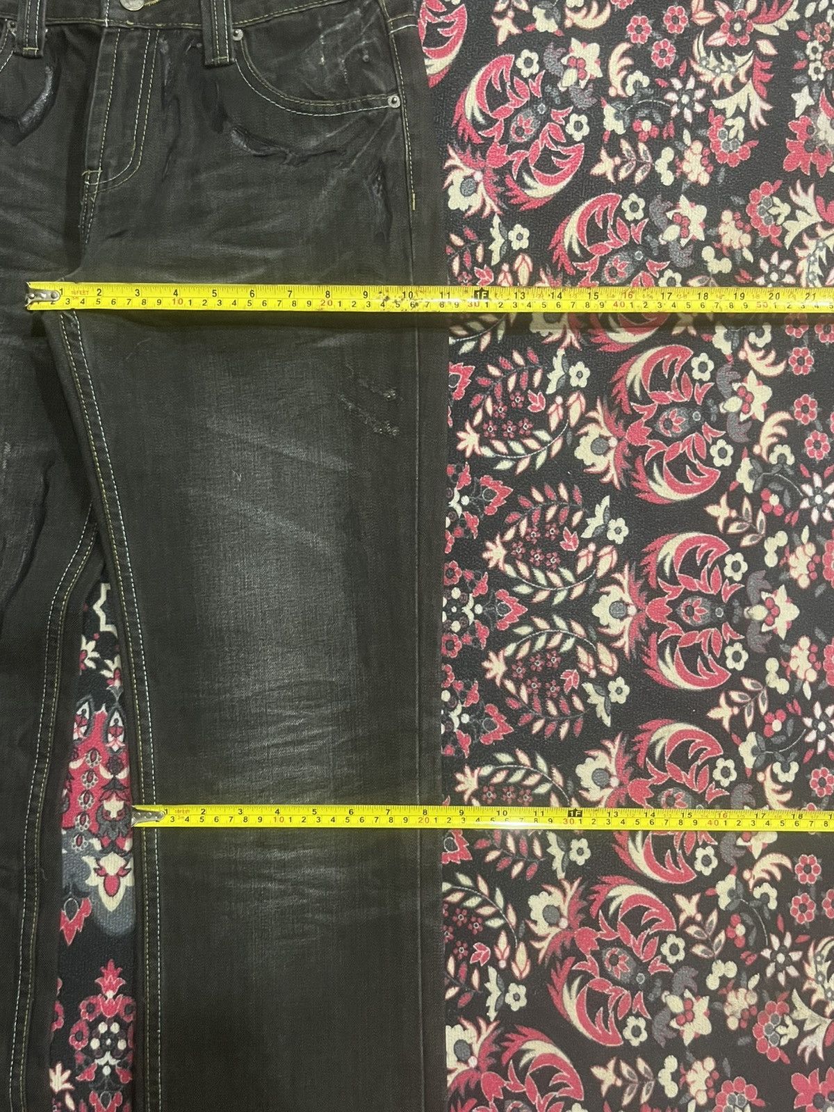 Le Grande Bleu (L.G.B.) Japan Solberry Dark Washed Graffiti Pocket Whisker Jeans Size US 29 - 16 Thumbnail