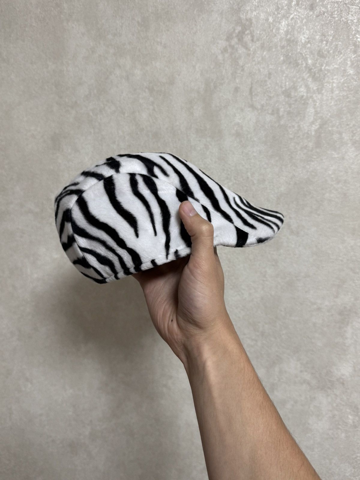 Kangol Vintage Kangol zebra black / white hat flat cap Size ONE SIZE - 6 Thumbnail