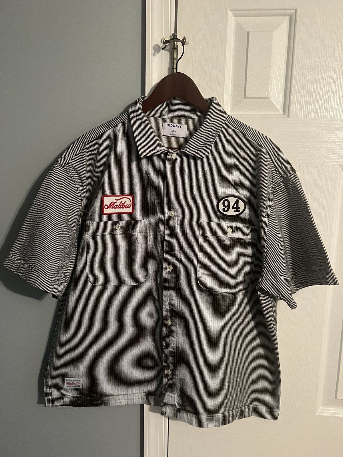 Old Navy Old Navy Cropped Work Shirt “Malibu 94” Patch – Size L Size US L / EU 52-54 / 3 - 1 Thumbnail