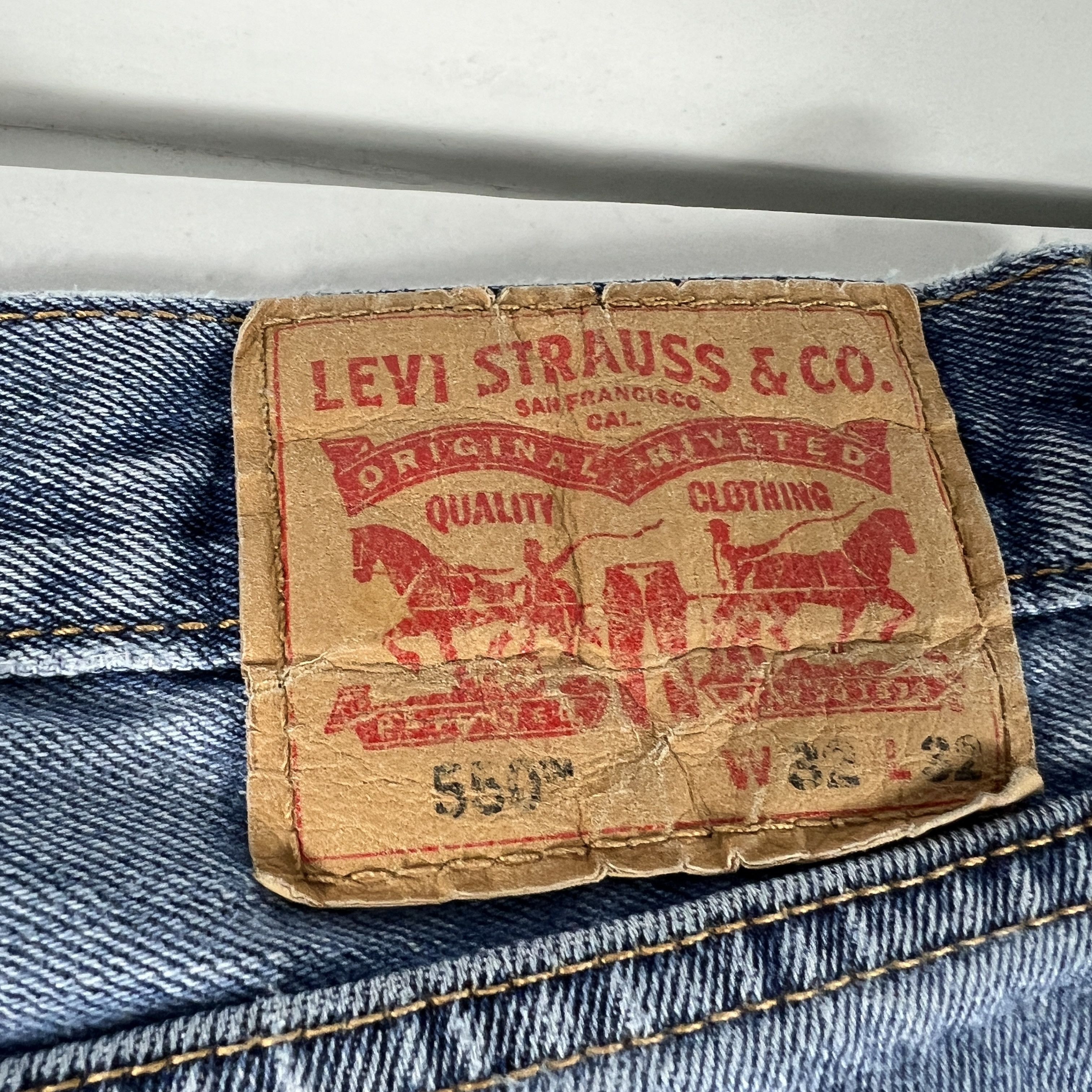 Levi's Levi's Jeans 550 Relaxed Straight Blue Faded Denim Size US 32 / EU 48 - 14 Thumbnail