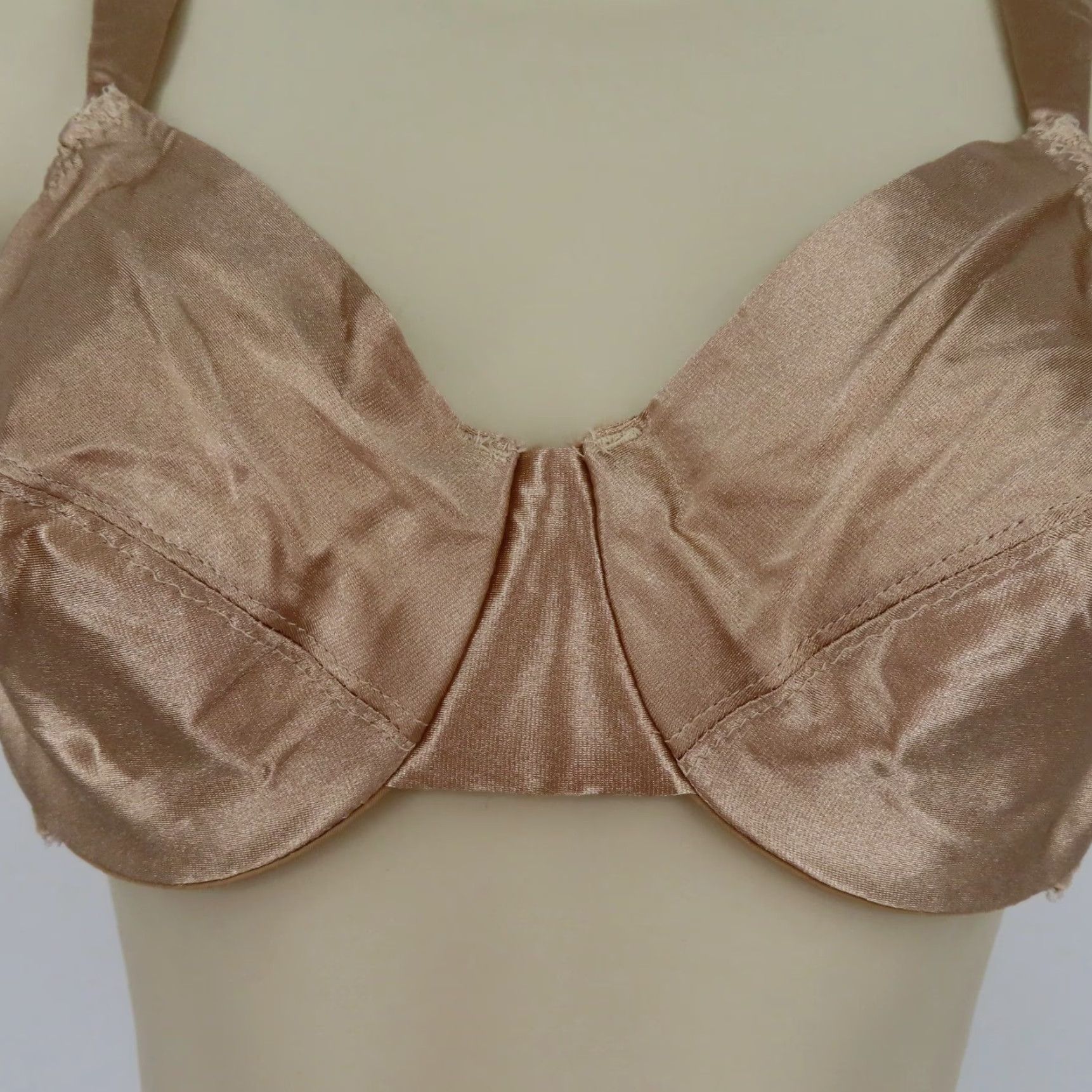 Vintage VINTAGE Bestform Fascination 34C 6662 Beige Shiny Satin Underwire Wide Strap Bra VTG Size ONE SIZE - 3 Thumbnail