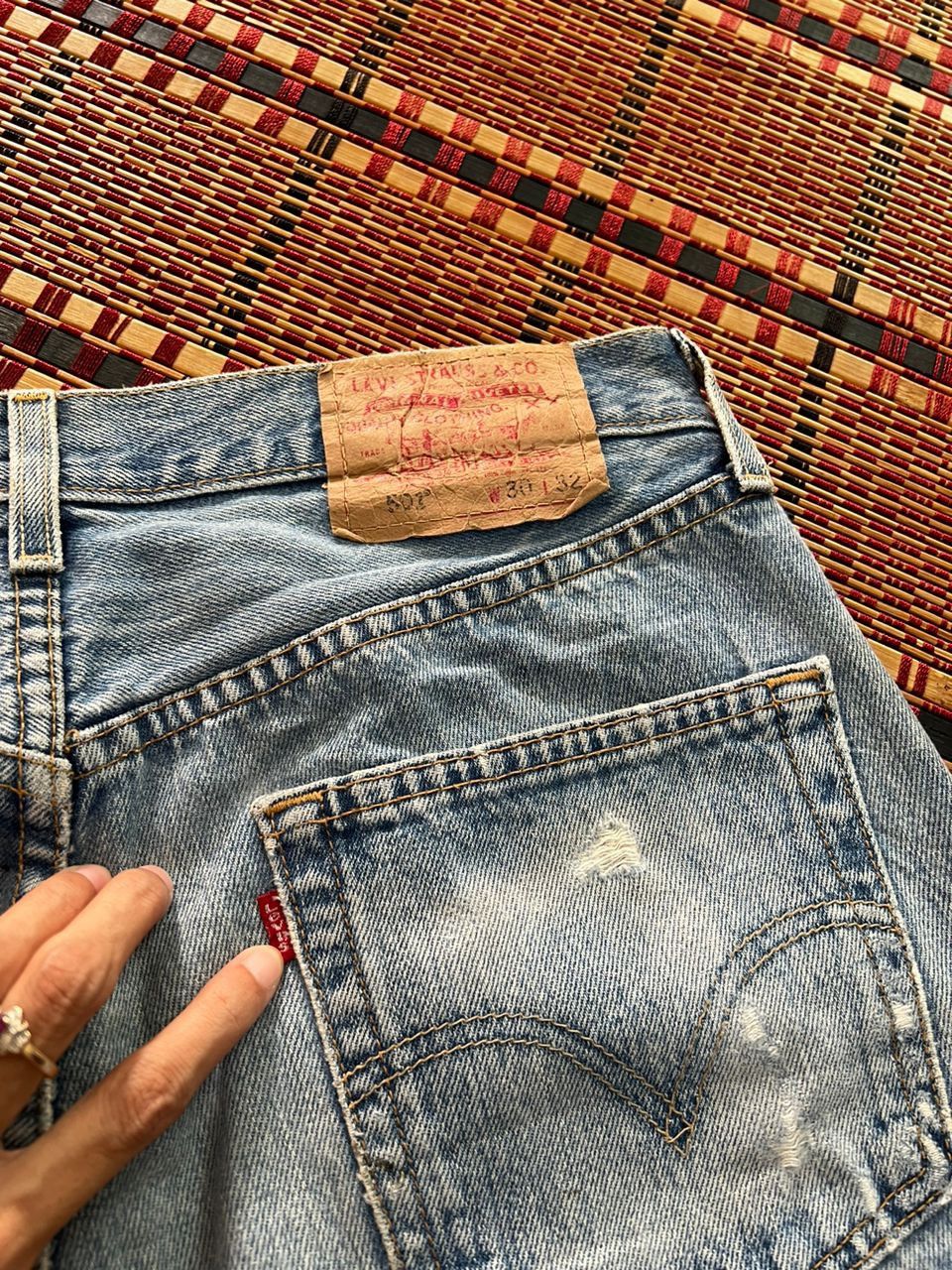 Levi's × Vintage Vintage Levis 501 Repaired Work Size US 31 - 13 Thumbnail