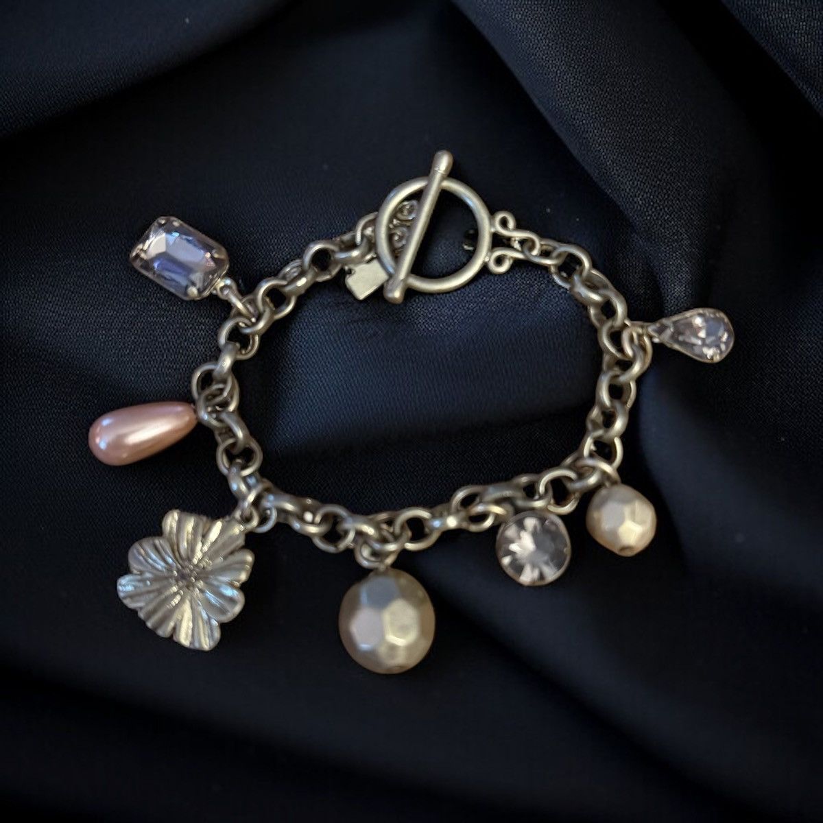 Other Gold tone charm toggle bracelet Size ONE SIZE - 1 Thumbnail