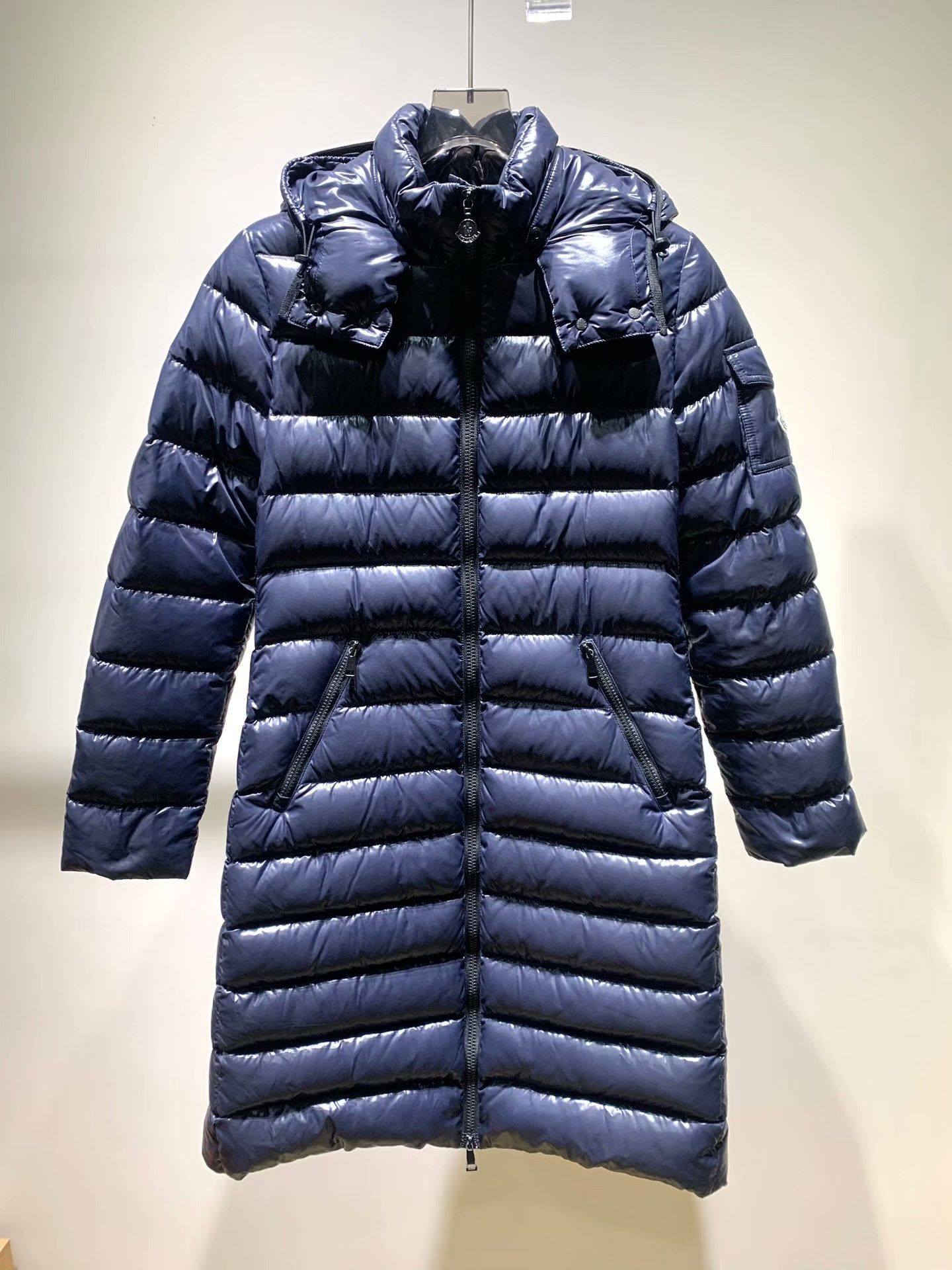 Moncler Moncler Down Down Jacket 42 Women Size M / US 6-8 / IT 42-44 - 1 Thumbnail