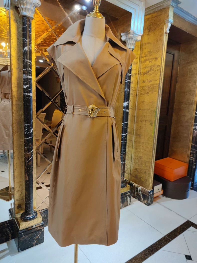 Versace Versace Rhinestone Medusa three-dimensional belt trench co Size M / US 6-8 / IT 42-44 - 7 Thumbnail