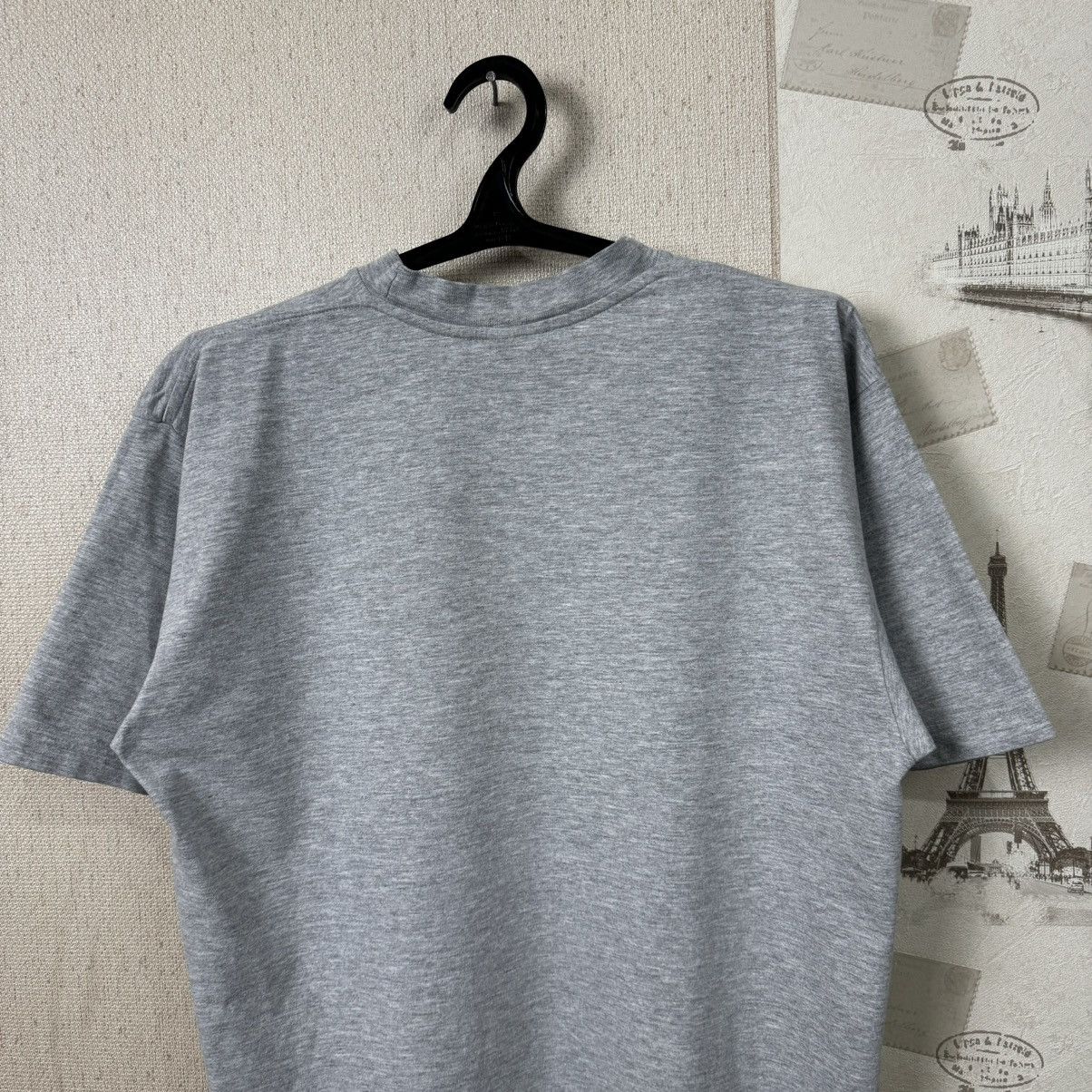 Nike × Vintage Vintage Nike 90s T shirt Centre Logo Gray XL Streetwear Size US XL / EU 56 / 4 - 15 Thumbnail