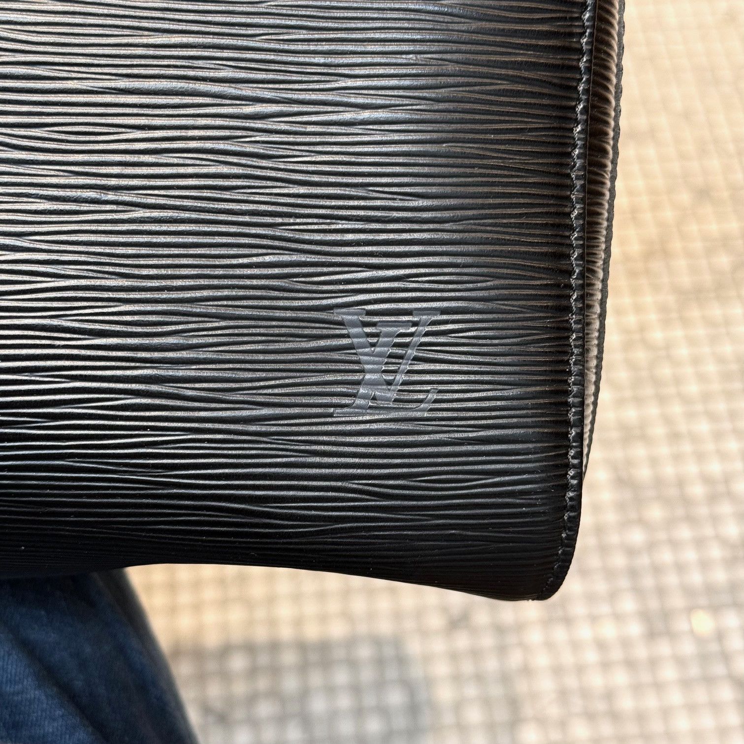 Louis Vuitton Louis Vuitton Vintage Black Epi Keepall 50 Duffle Bag Size ONE SIZE - 17 Thumbnail