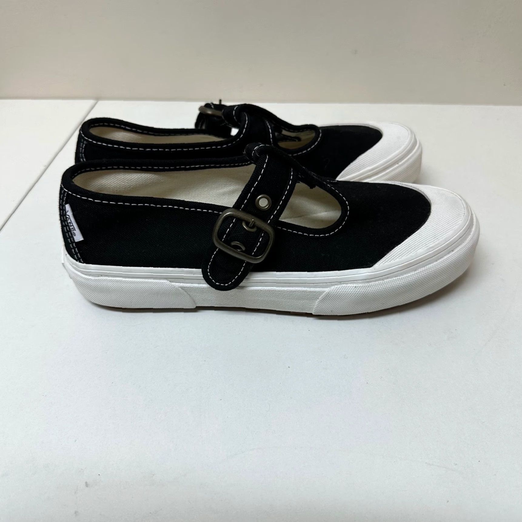 Vans VANS Mary Jane Black Canvas Sneakers Women's 6.0 Buckle Strap Flat Canvas Casual Shoes Men’s 4.5 Winter Fall Spring Summer Women’s Shoes Size US 6 / IT 36 - 4 Thumbnail