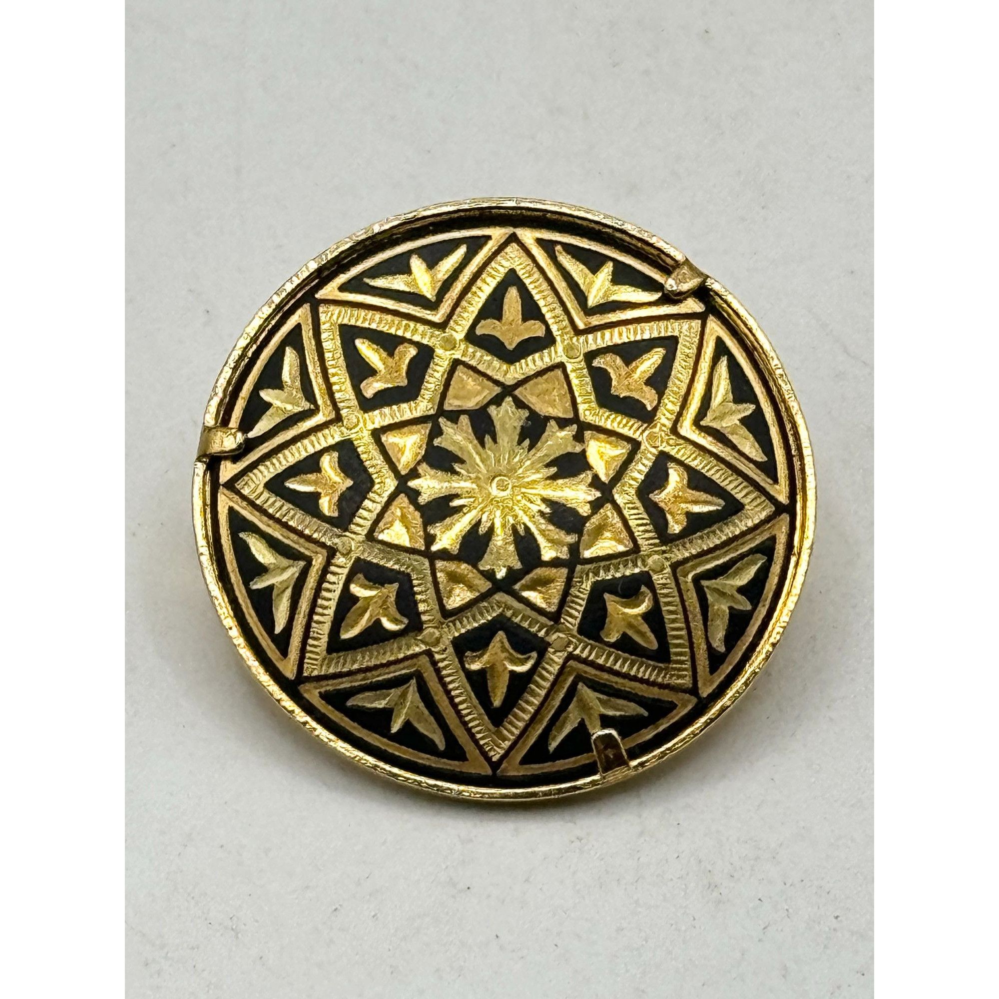 Vintage Vintage damascene gold brooch pin Size ONE SIZE - 2 Thumbnail