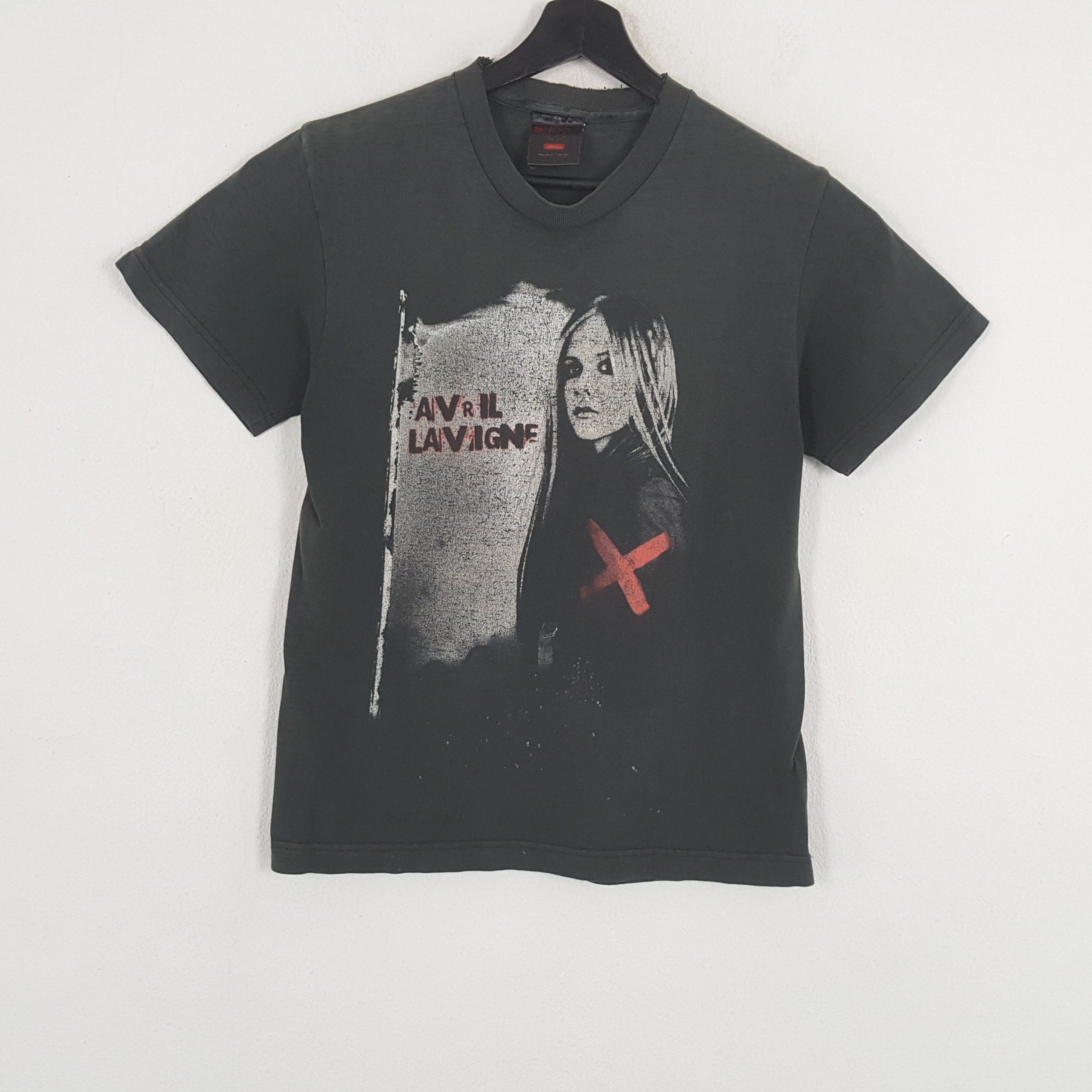 Band Tees × Vintage AVRIL Lavigne Rock Singer Music Tour Japan 2005 Tshirt Size US S / EU 44-46 / 1 - 1 Thumbnail