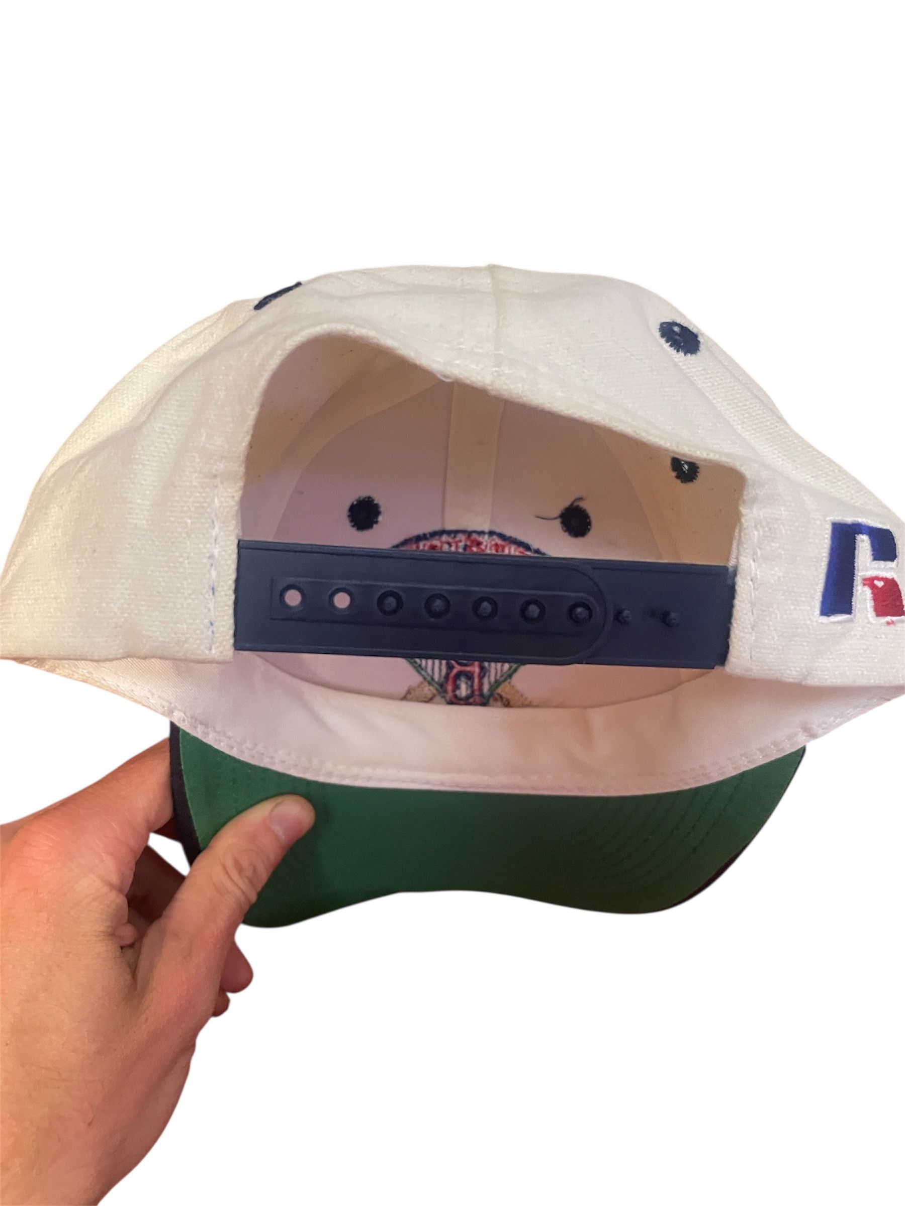 Russell Athletic BN/No Tags| VTG/Rare| Boston Red Sox| White/Black| SnapBack Size ONE SIZE - 5 Thumbnail