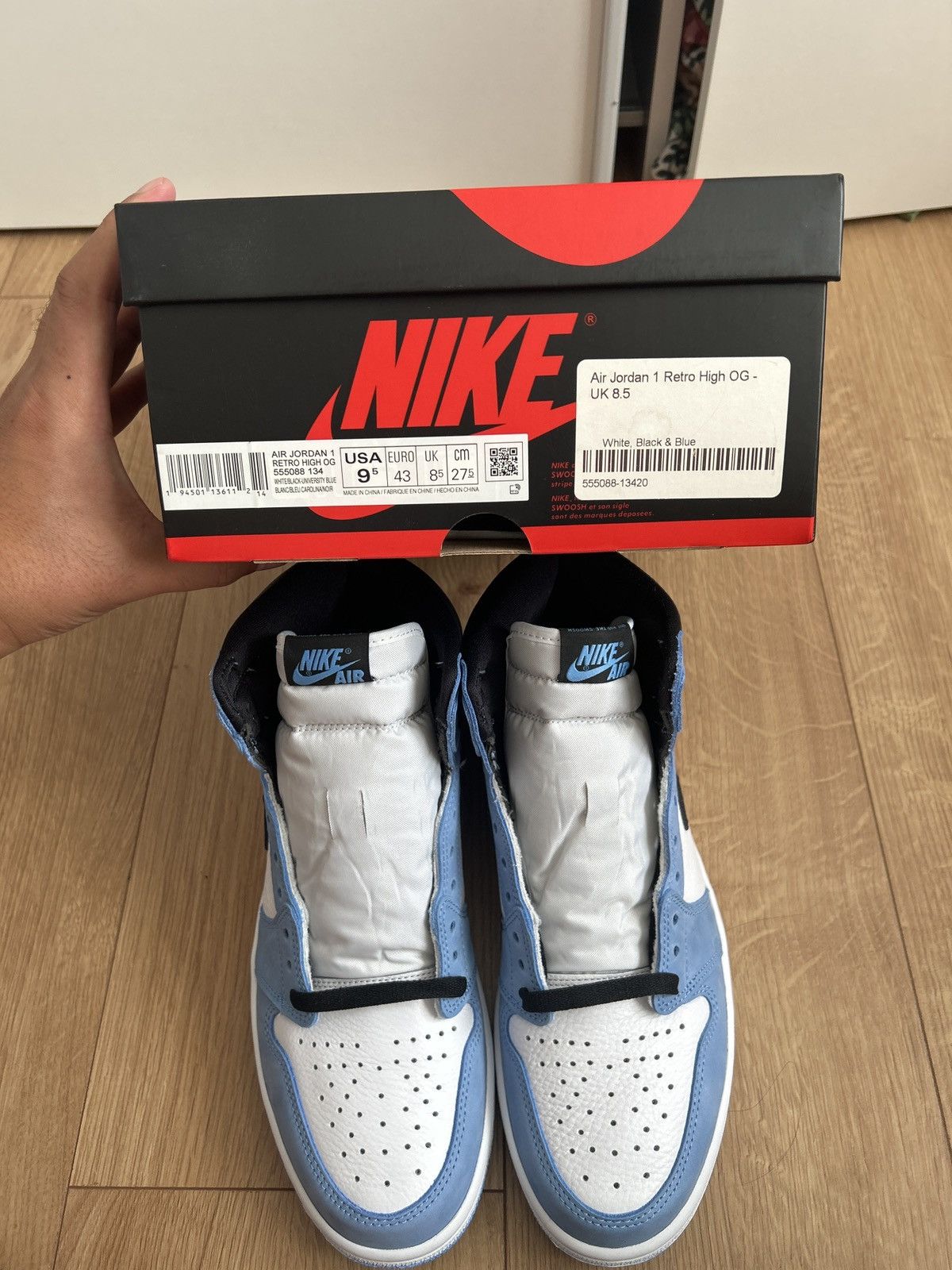 Jordan Brand Air Jordan 1 Retro High OG “University Blue” 2021 Size US 9.5 / EU 42-43 - 8 Thumbnail