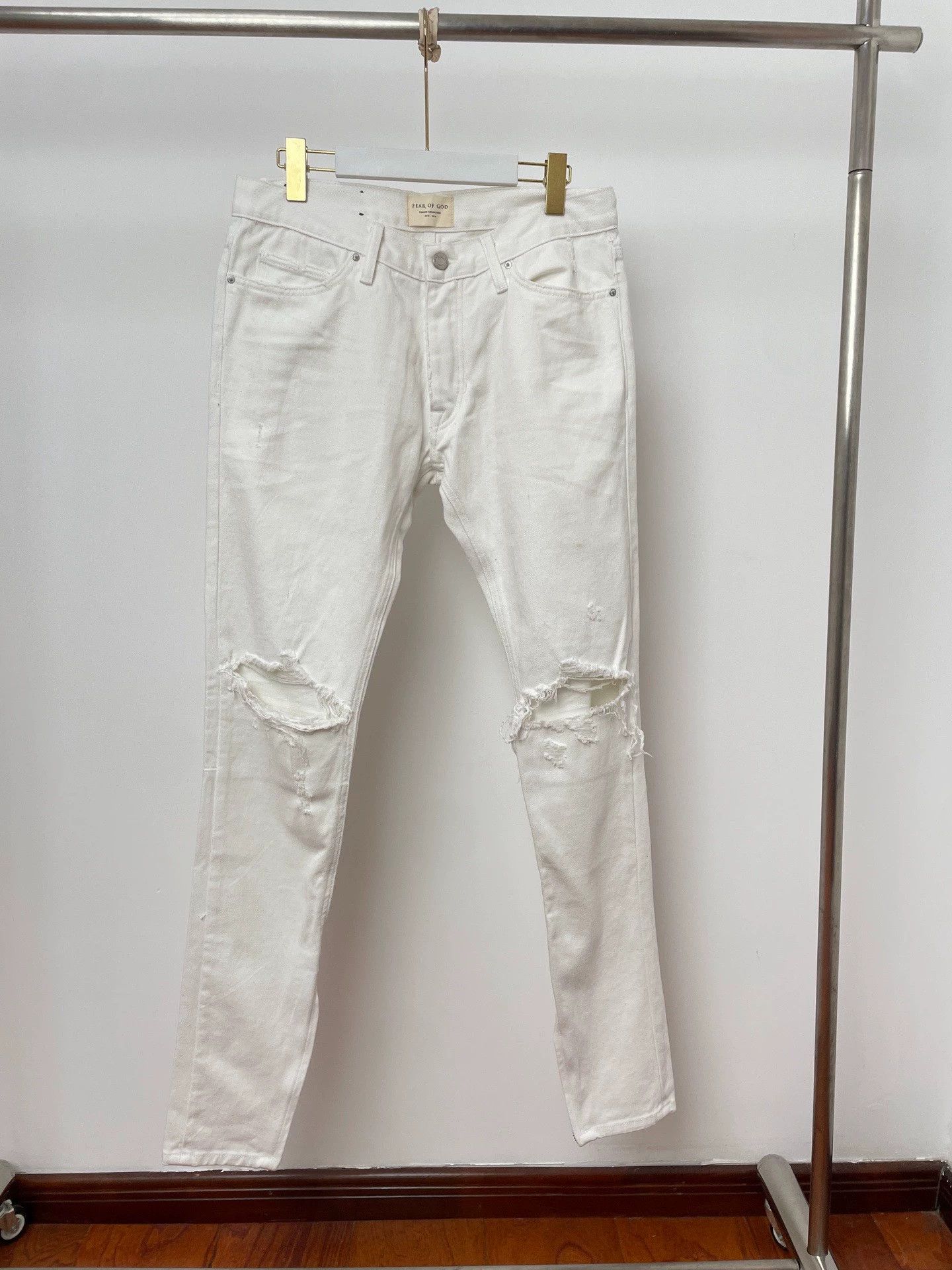 Fear of God Fear of God 4th Maxfield White Distressed Denim 32 Size US 32 / EU 48 - 1 Thumbnail