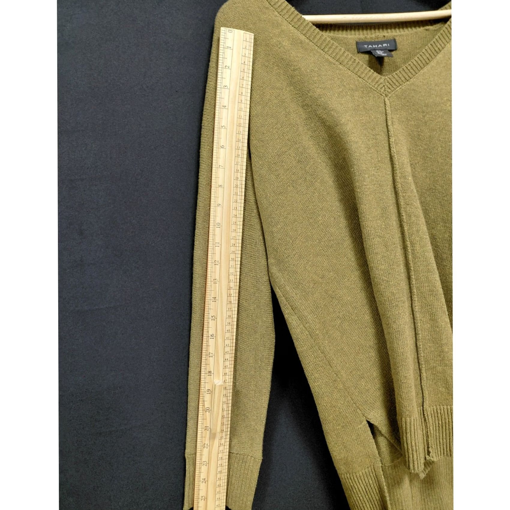 Vintage Tahari V-Neck Knit Sweater Olive Solid Long Sleeve Women Size M Size M / US 6-8 / IT 42-44 - 6 Thumbnail
