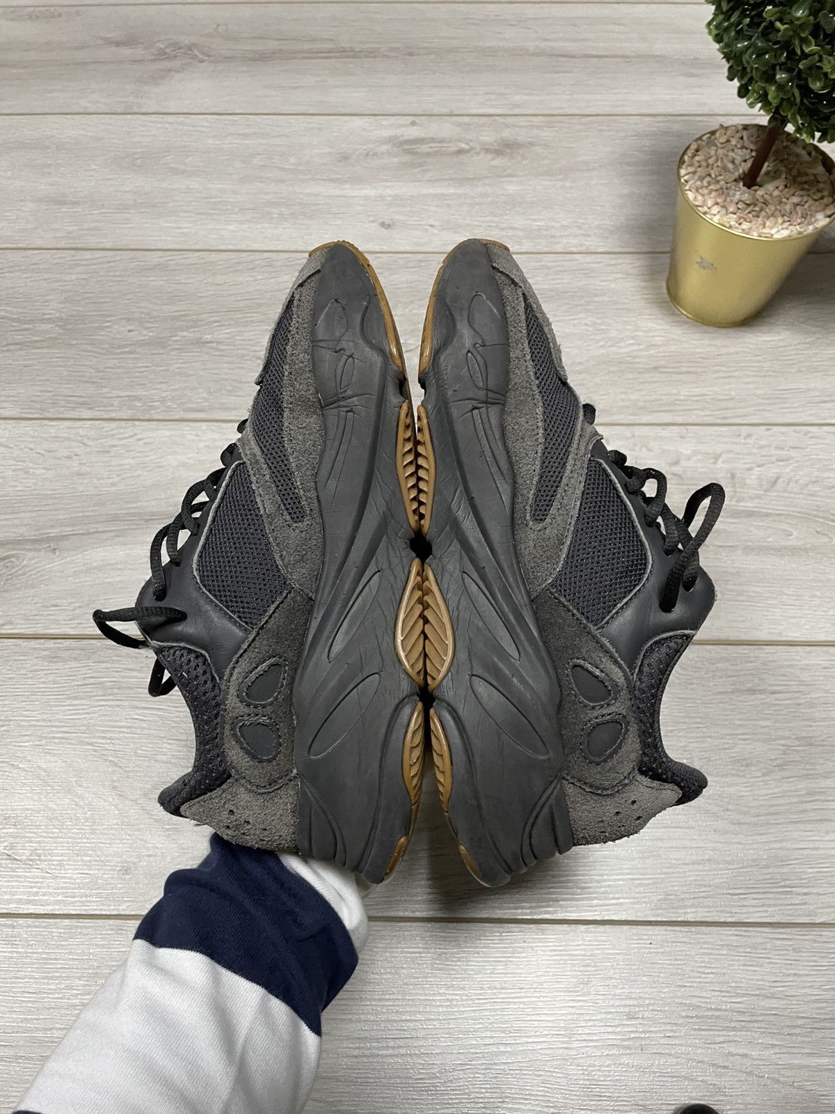 Adidas Yeezy 700 Utility Black Size US 8.5 / EU 41-42 - 10 Thumbnail