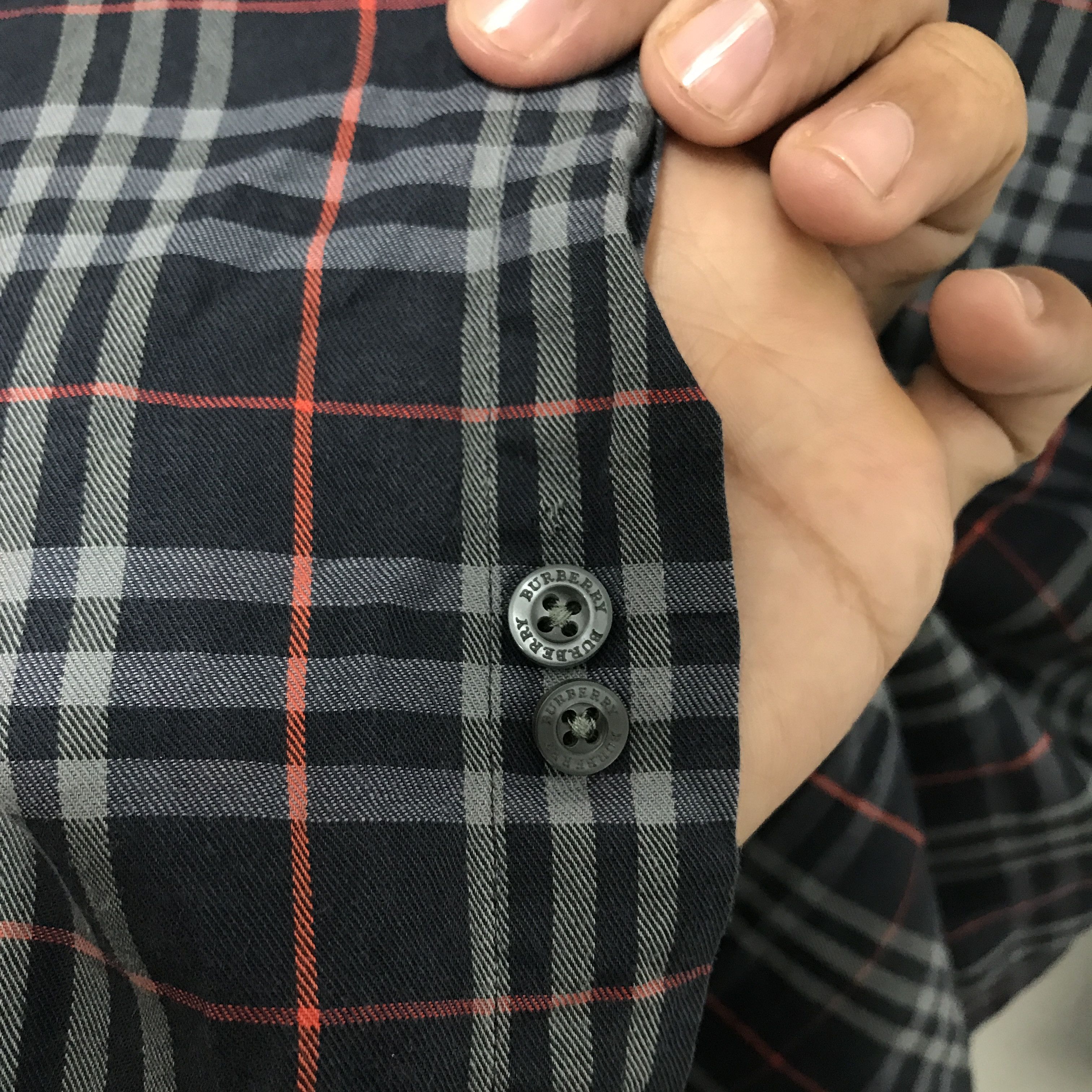 Burberry VINTAGE BURBERRY LONDON DARK NAVY NOVA CHECK BUTTON UP SHIRT Size US M / EU 48-50 / 2 - 6 Thumbnail
