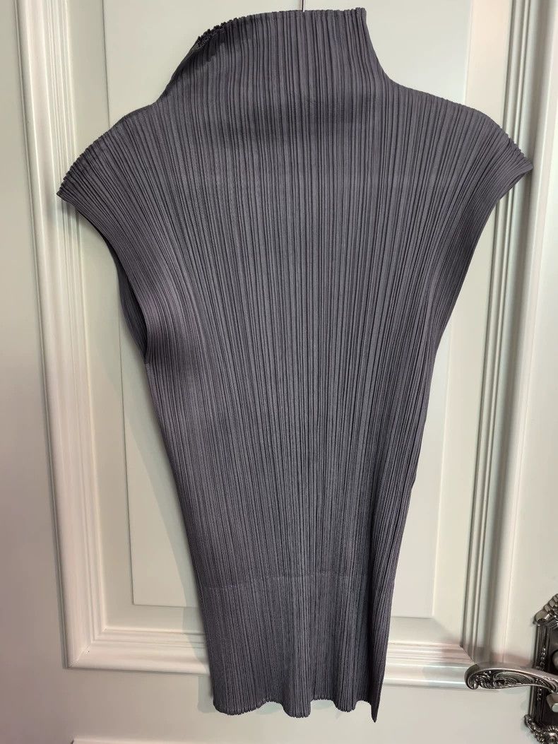 Issey Miyake Issey Miyake size:3 Black pleated short-sleeved shirt Size S / US 4 / IT 40 - 2 Thumbnail