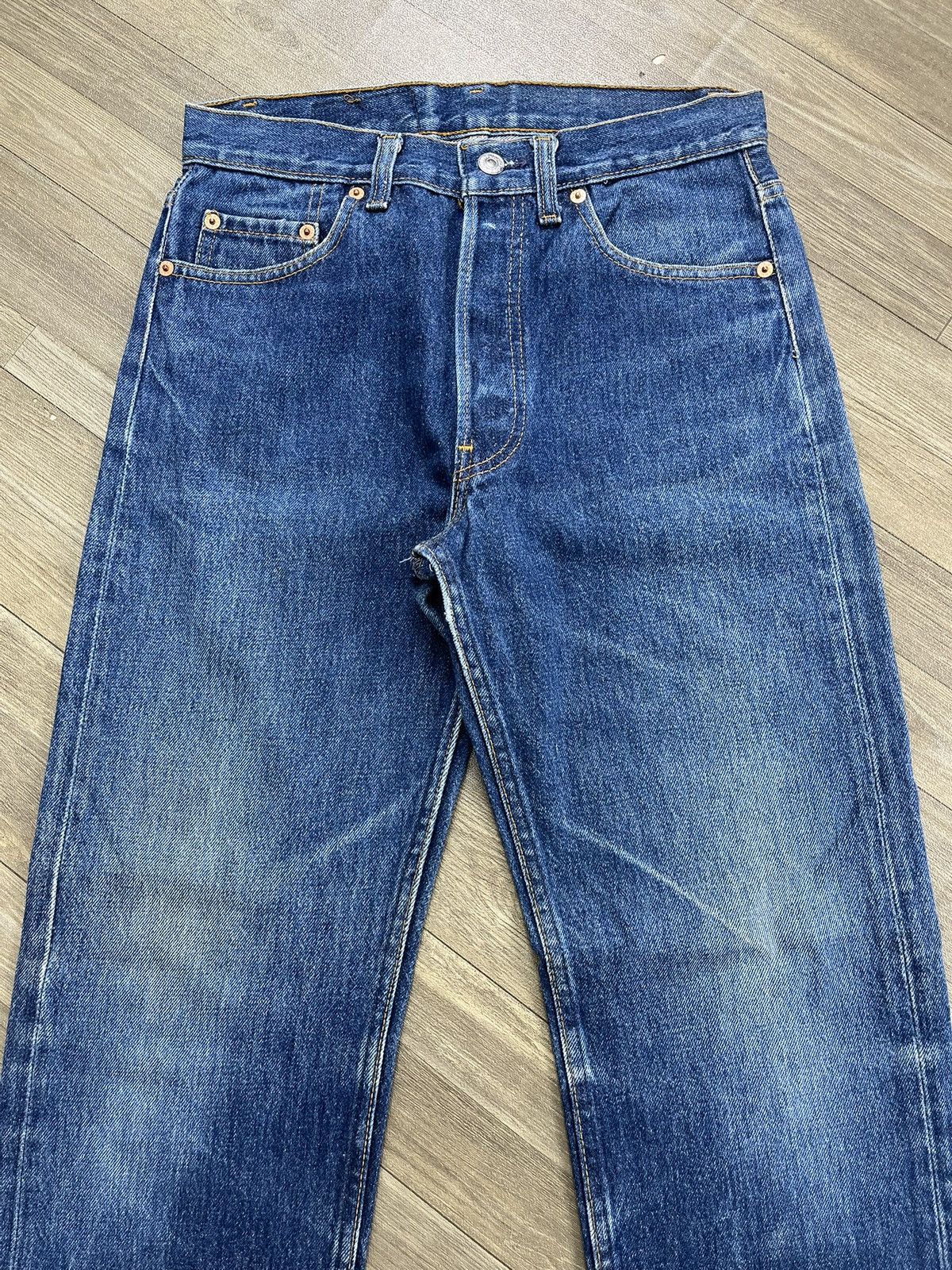 Levi's Vintage Clothing 🇺🇸1990s Vintage Levis 501XX 30x32 Distressed Faded Blue Jeans Size US 30 / EU 46 - 2 Thumbnail