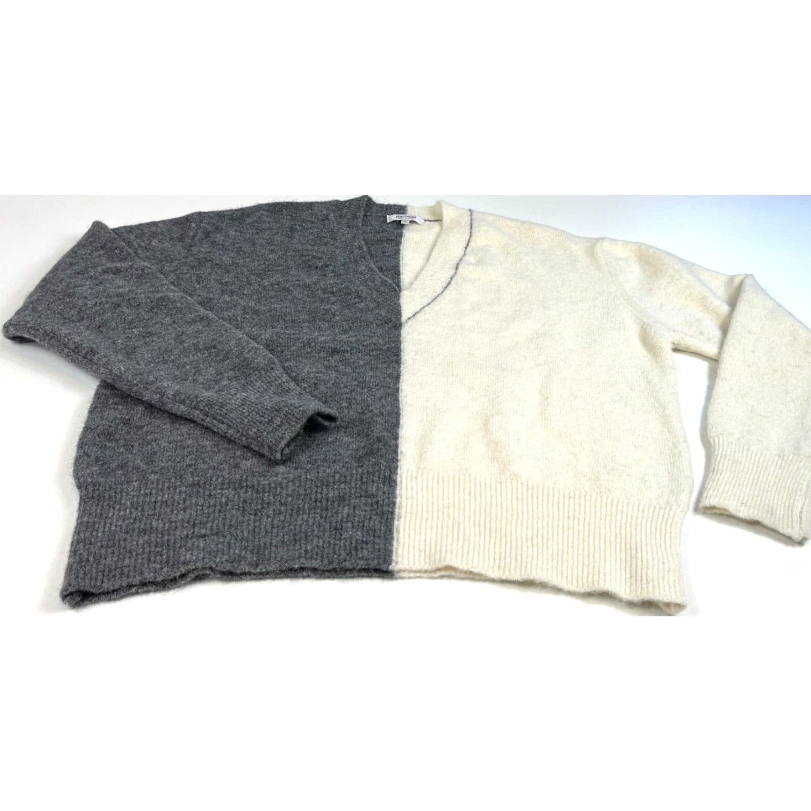 Vintage Bartolini Women's V-Neck Sweater Shirt Two-Tone Knit Pullover Size L Gray White Two-Tone Italian Made in Italy Features Lightweight Stretch Size L / US 10 / IT 46 - 4 Thumbnail