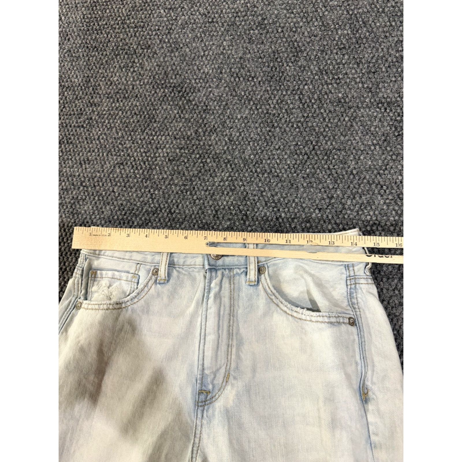 American Eagle Outfitters American Eagle Outfitters Jeans Womens 6 Short Light Wash Distressed Mom Jean Raw Hem 90s Size 28" / US 6 / IT 42 - 3 Thumbnail