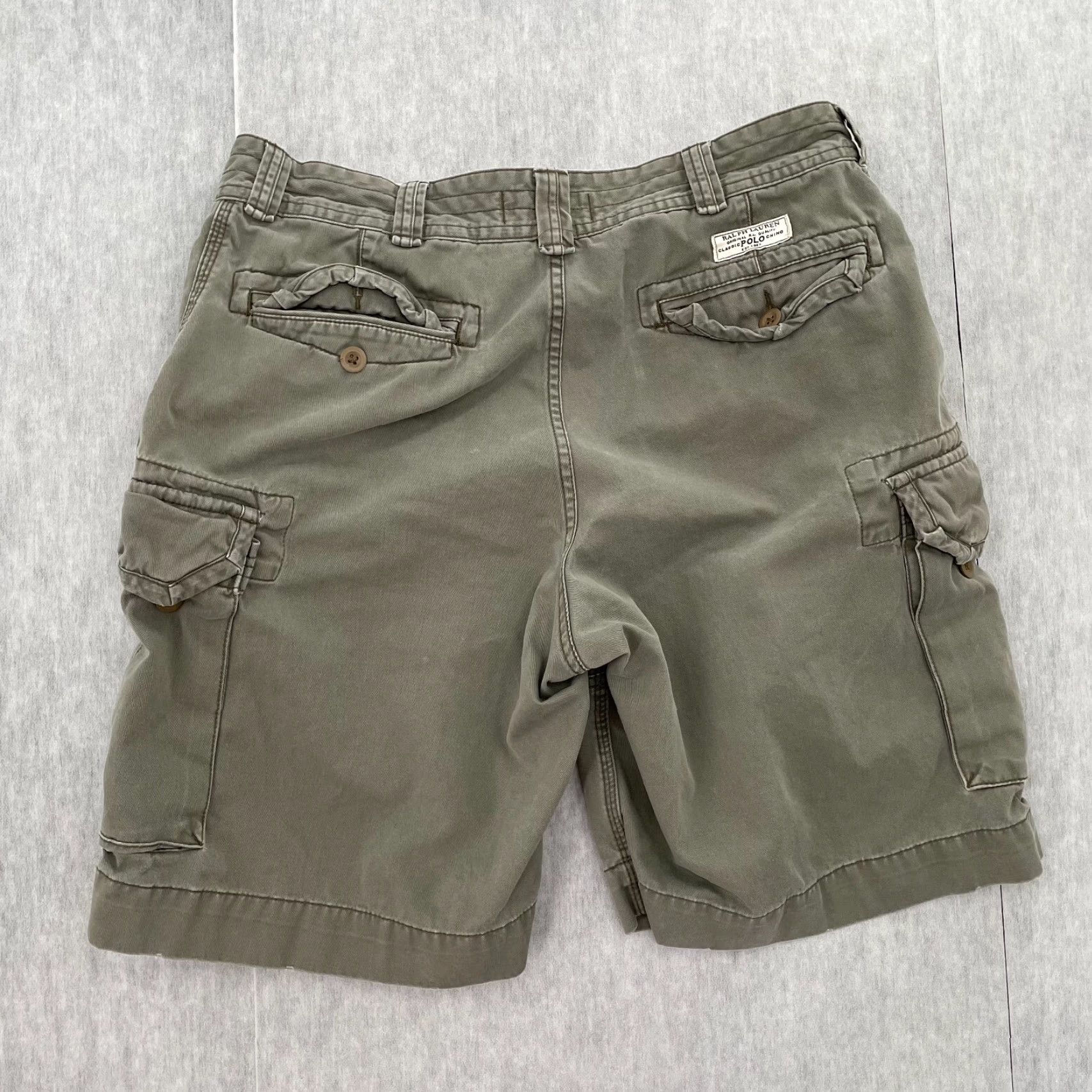 Polo Ralph Lauren VINTAGE Polo Ralph Lauren Shorts Cargo Classic Chino Mens 35 Gray, 100% Cotton, Flat Front, Belt Loops, 9in inseam, Preowned, Summer, Men's Apparel Size US S / EU 44-46 / 1 - 2 Thumbnail