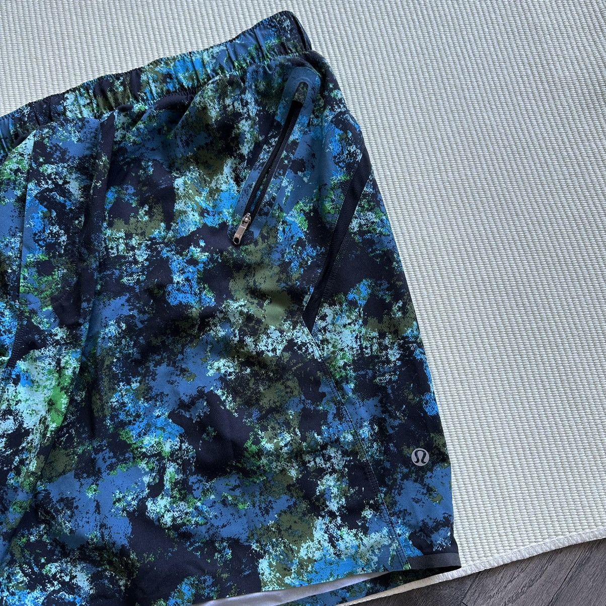 Lululemon Lululemon Surge 7” Blue Green Black Splatter Athletic Shorts Size US 34 / EU 50 - 5 Thumbnail