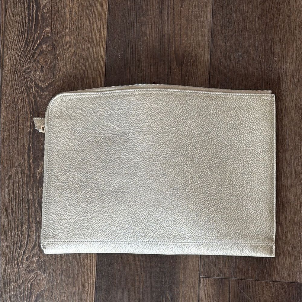 Akris Akris Silver Gray Clutch with Sleek Minimalist Design Size ONE SIZE - 3 Thumbnail