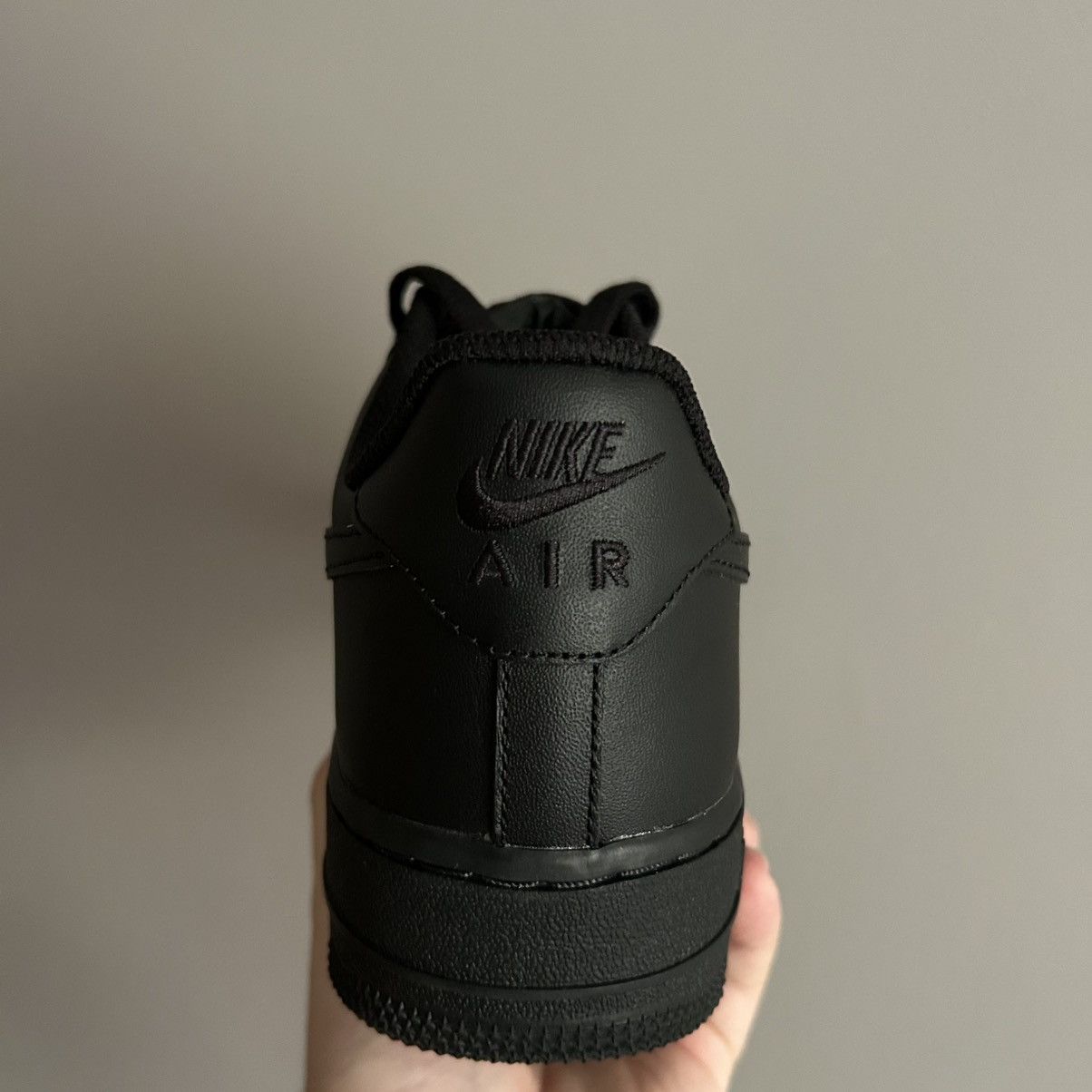 Nike Black Nike Air Force 1 Size US 9.5 / EU 42-43 - 10 Thumbnail