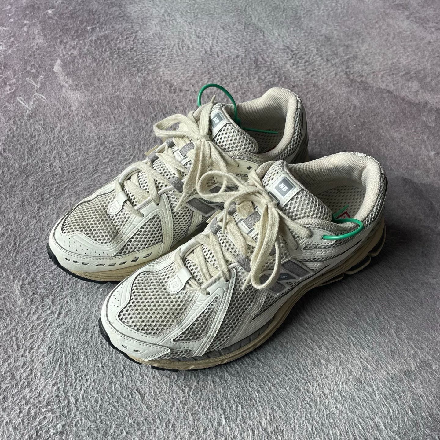 New Balance New Balance White Lowtop Sneakers M Men Size US 10 / EU 43 - 1 Thumbnail