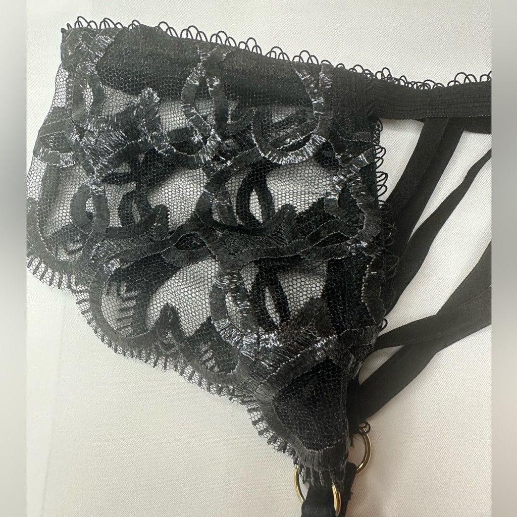 Victoria's Secret Black Lace Strappy Garter Belt Heart Embroidery NWT M/L Size ONE SIZE - 5 Thumbnail