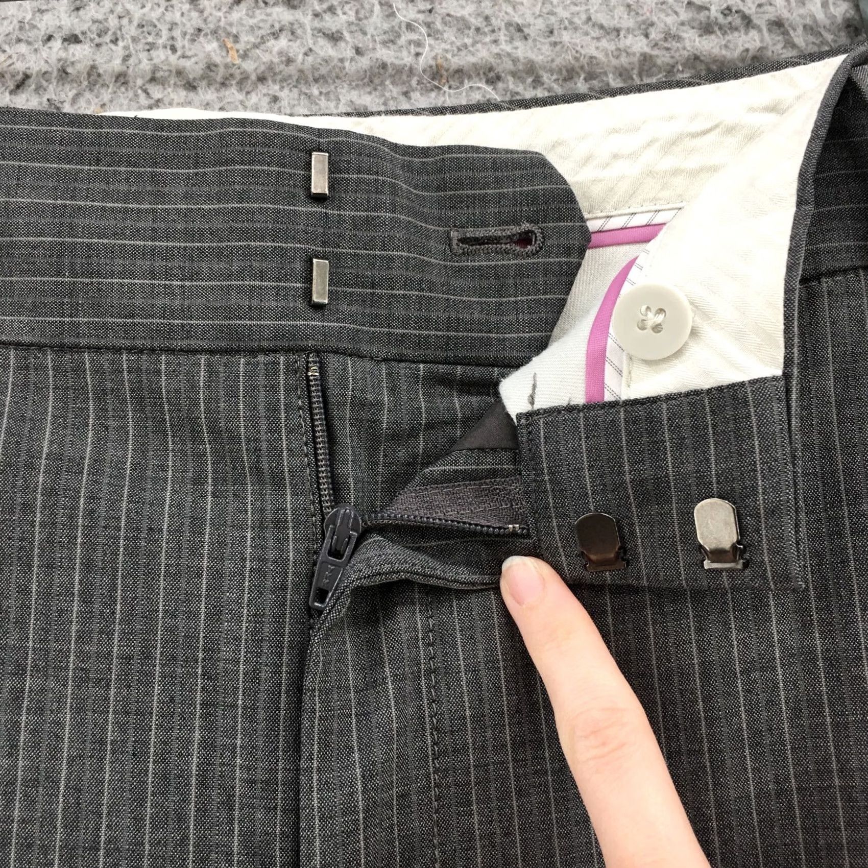 Banana Republic Banana Republic Martin Trouser Dress Pants Womens 6 Gray Striped Wool Blend Dress Pants Regular Rise Flat Front Pockets Casual Mens Womens Girls Boys Size 28" / US 6 / IT 42 - 3 Thumbnail