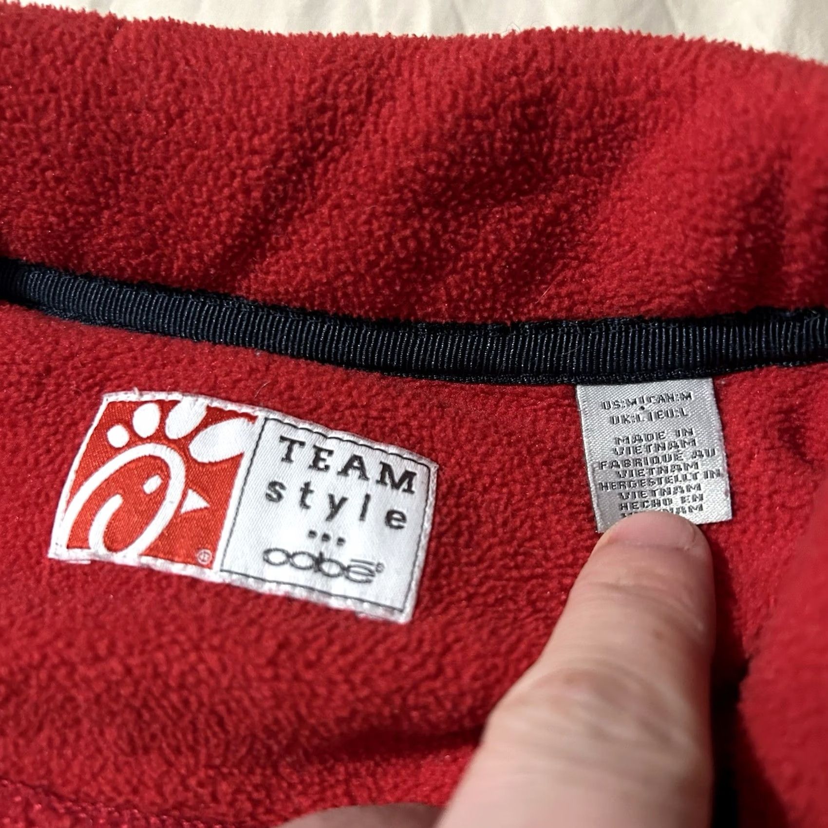 Vintage Men’s Oobe Chick Fil A Employee Fleece Jacket Size Medium Red Polyester Jacket M Mens Size US M / EU 48-50 / 2 - 3 Thumbnail