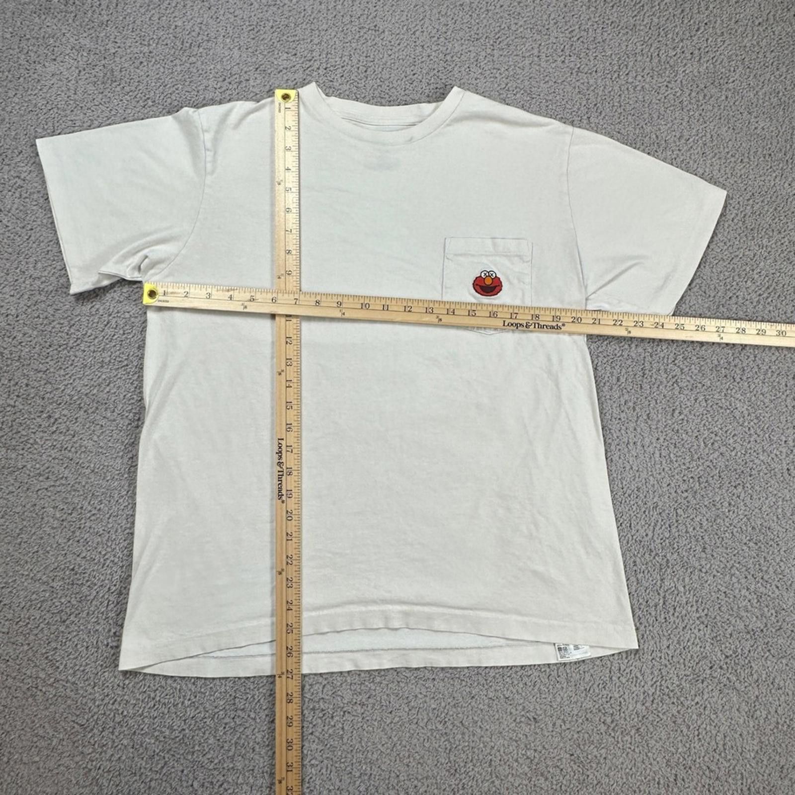 Kaws × Uniqlo KAWS x Uniqlo UT Sesame Street Elmo Pocket Tee L White XX Size US L / EU 52-54 / 3 - 2 Thumbnail