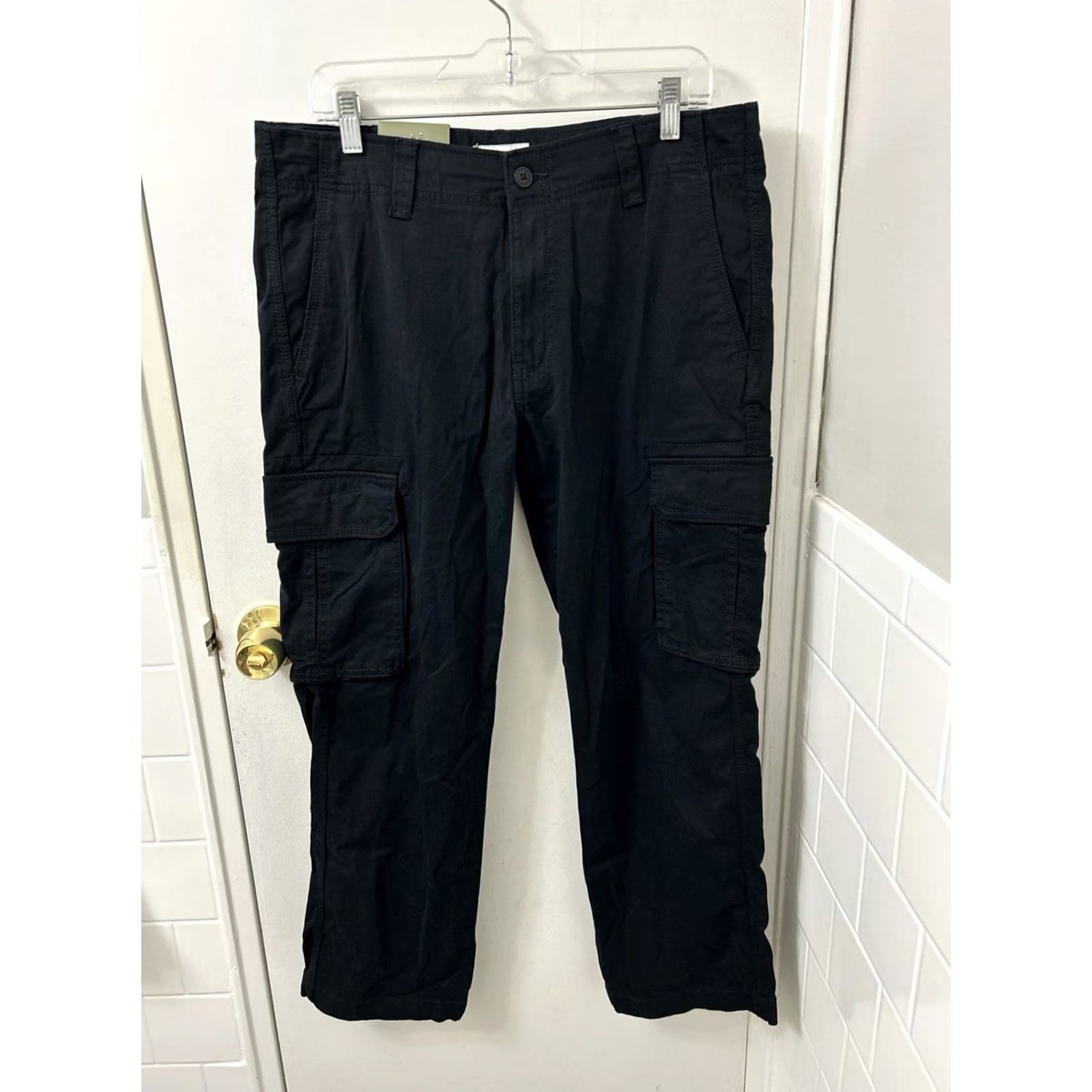 Vintage Goodfellow & Co Cargo Pants Mens 33x30 Black Relaxed Fit Tapered Leg YKK NWT Pants Mens Black 33 Regular Stretch Pocket Cargo NWT Size US 33 - 6 Thumbnail