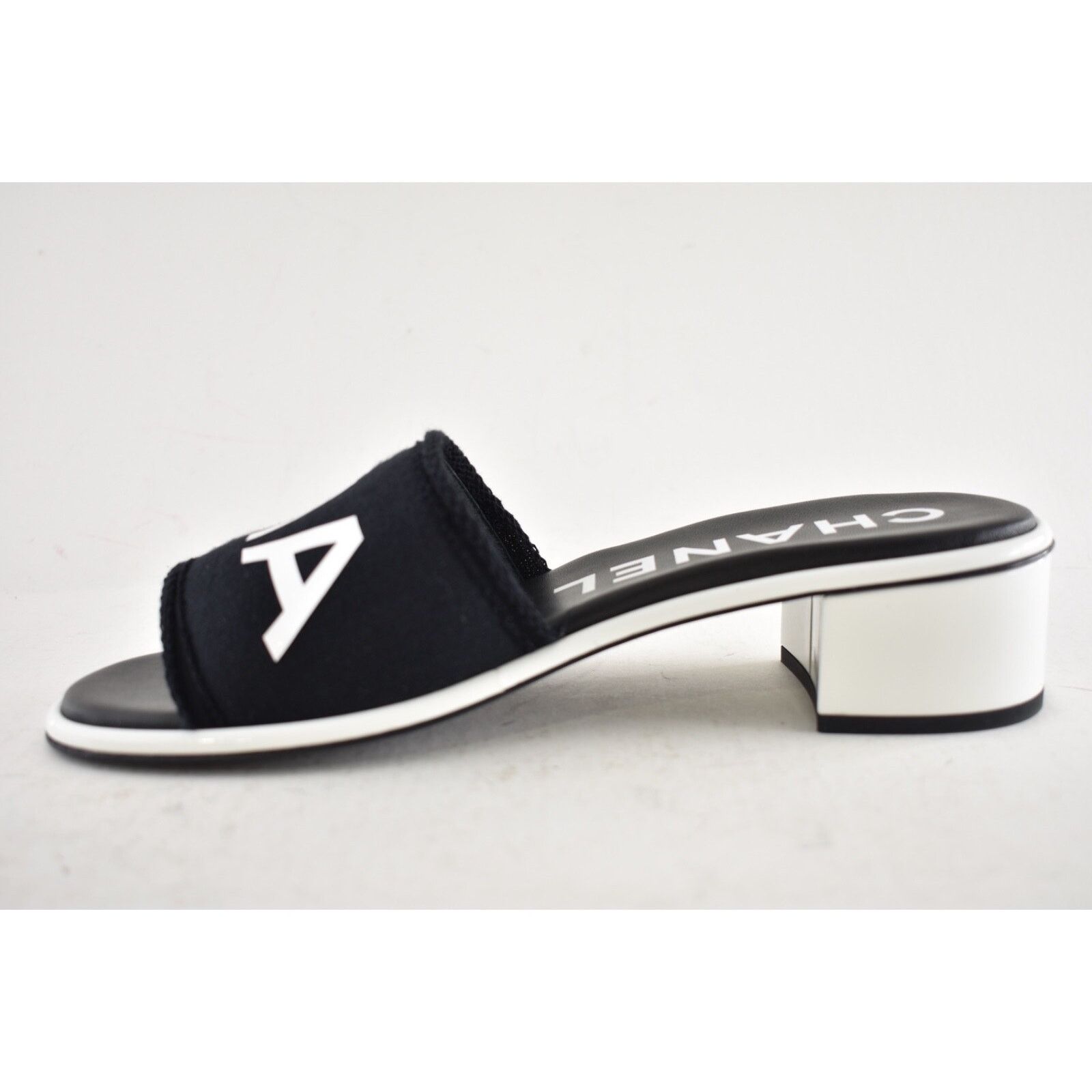 Chanel Chanel 24C Black White CHA NEL Letter Logo Mule Slide Size US 11 / IT 41 - 11 Thumbnail