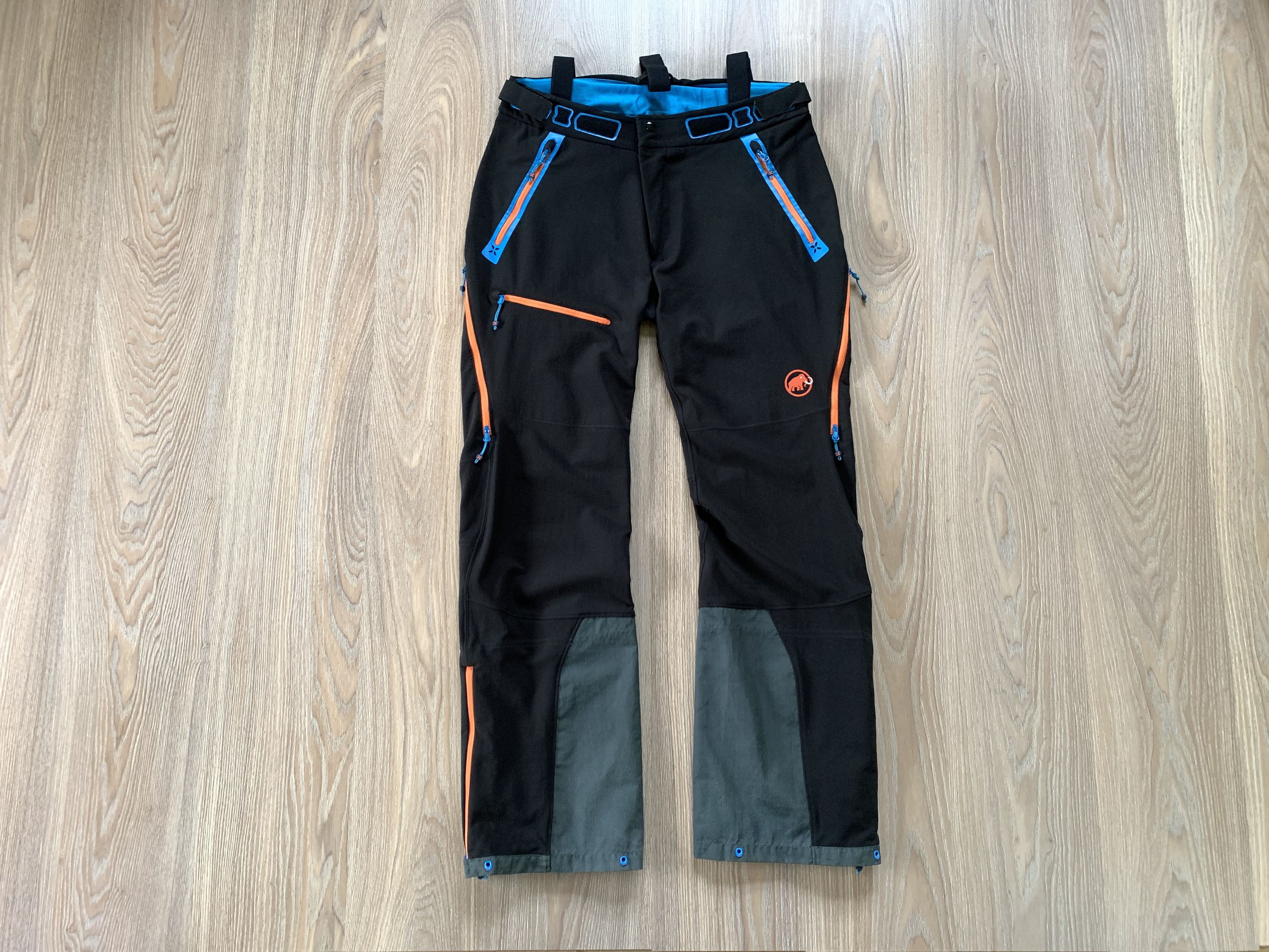 image of Goretex x Mammut Eiger Extreme Hiking Mens Pants in Black (Size 34)