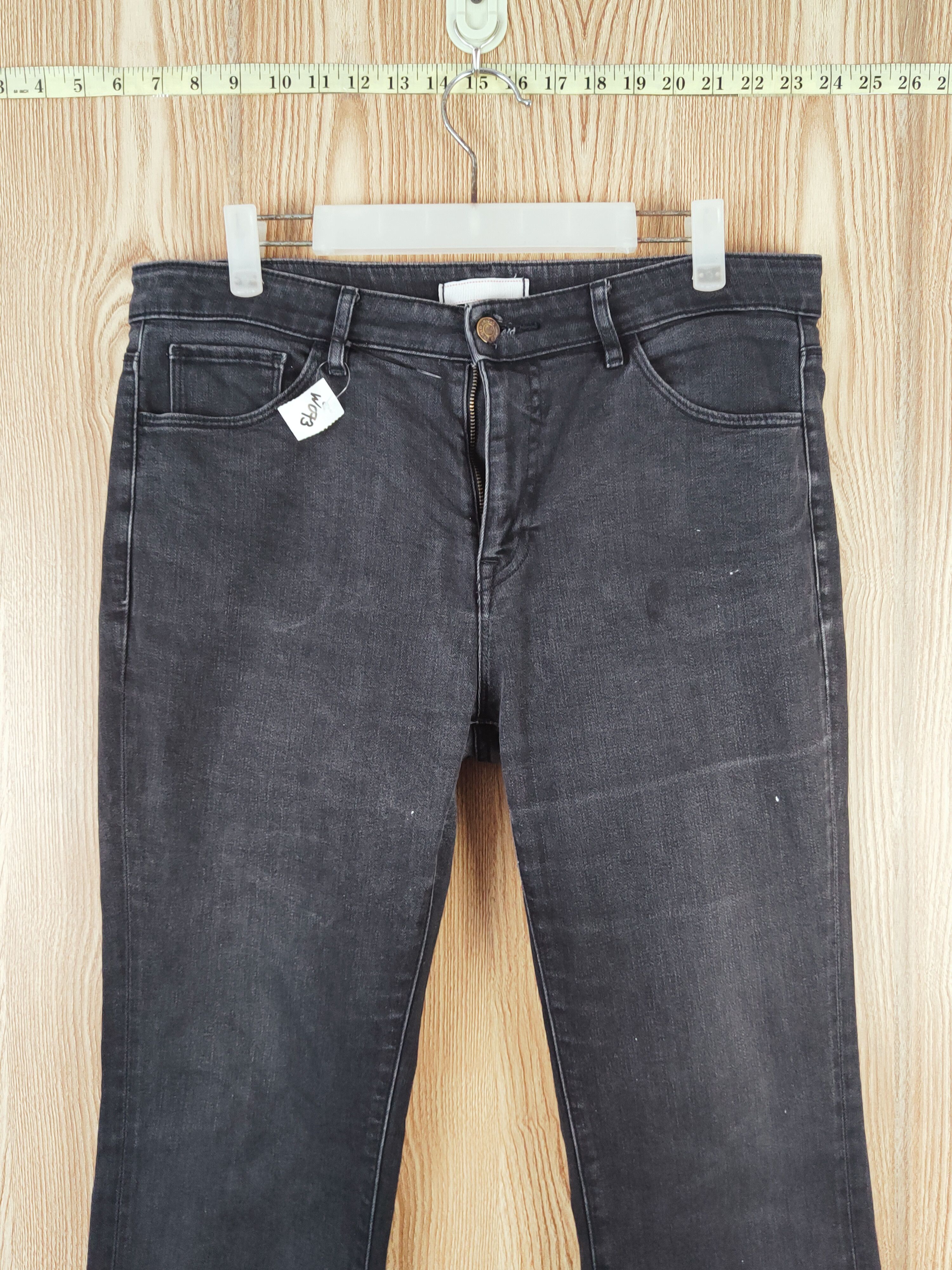 Japanese Brand Uniqlo Black Distressed Ripped Jeans #W073 Size US 31 - 2 Thumbnail